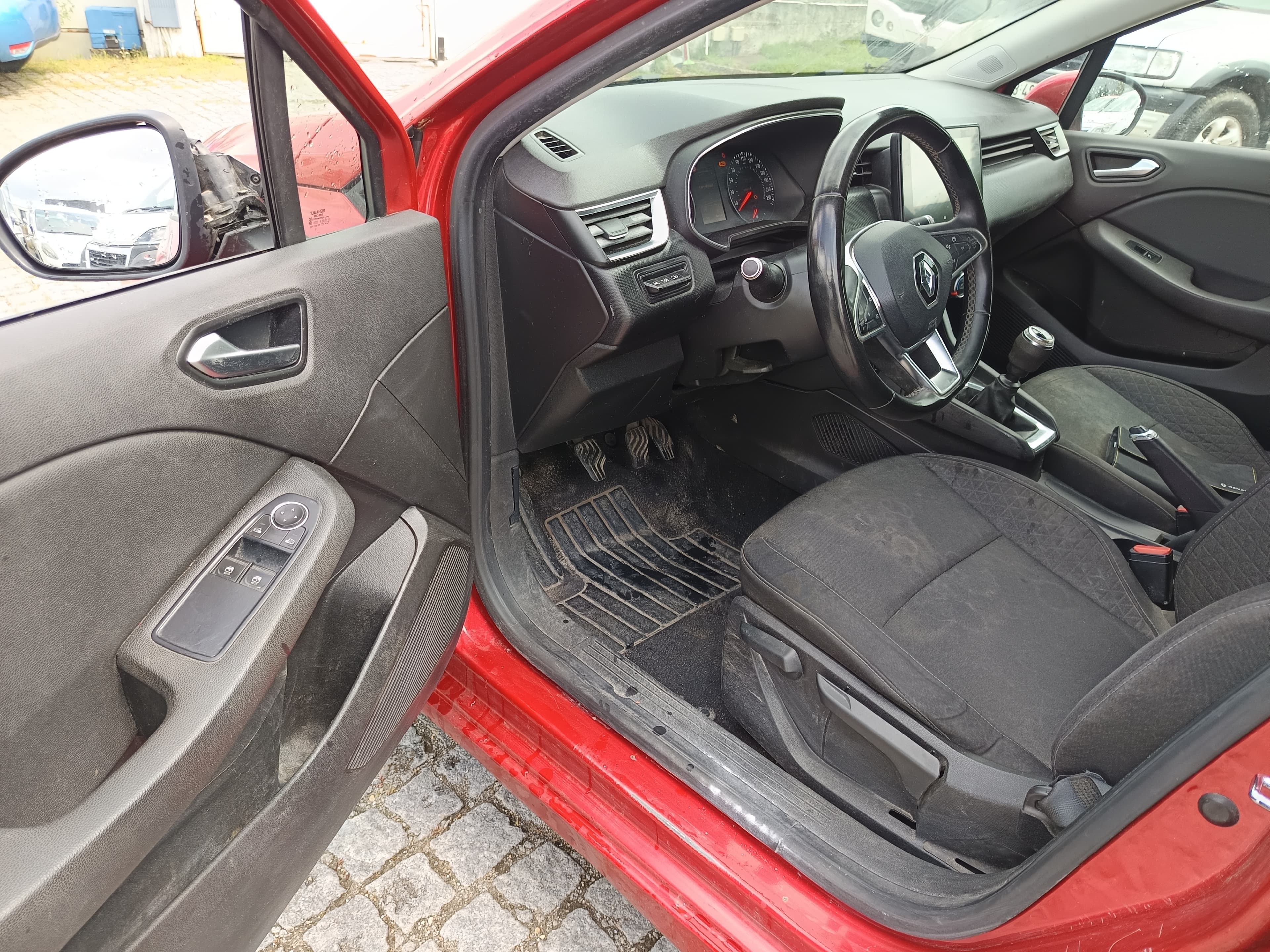 Renault Clio · Ano 2020 — image 36