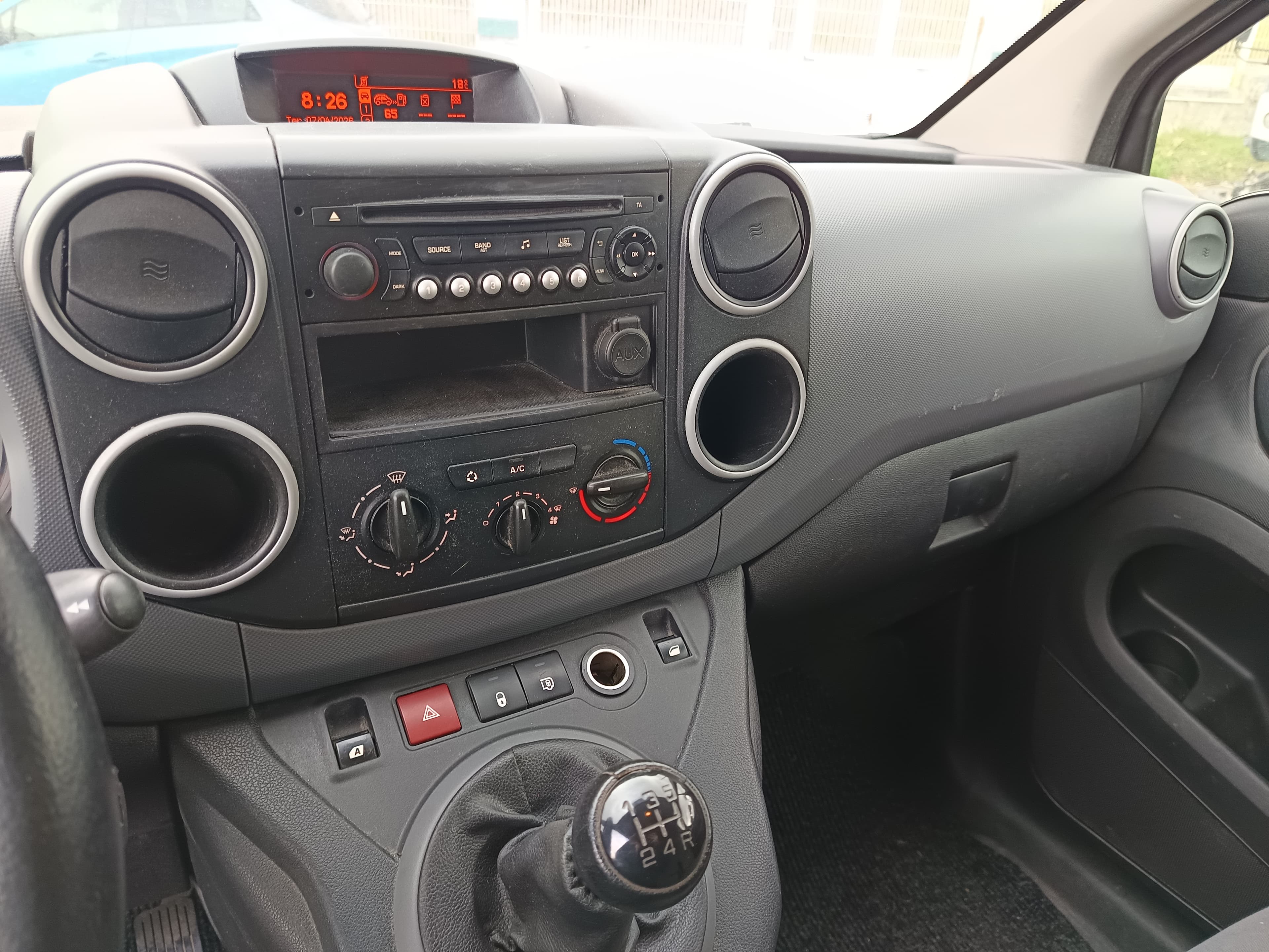 Peugeot Partner · Ano 2014 — image 31