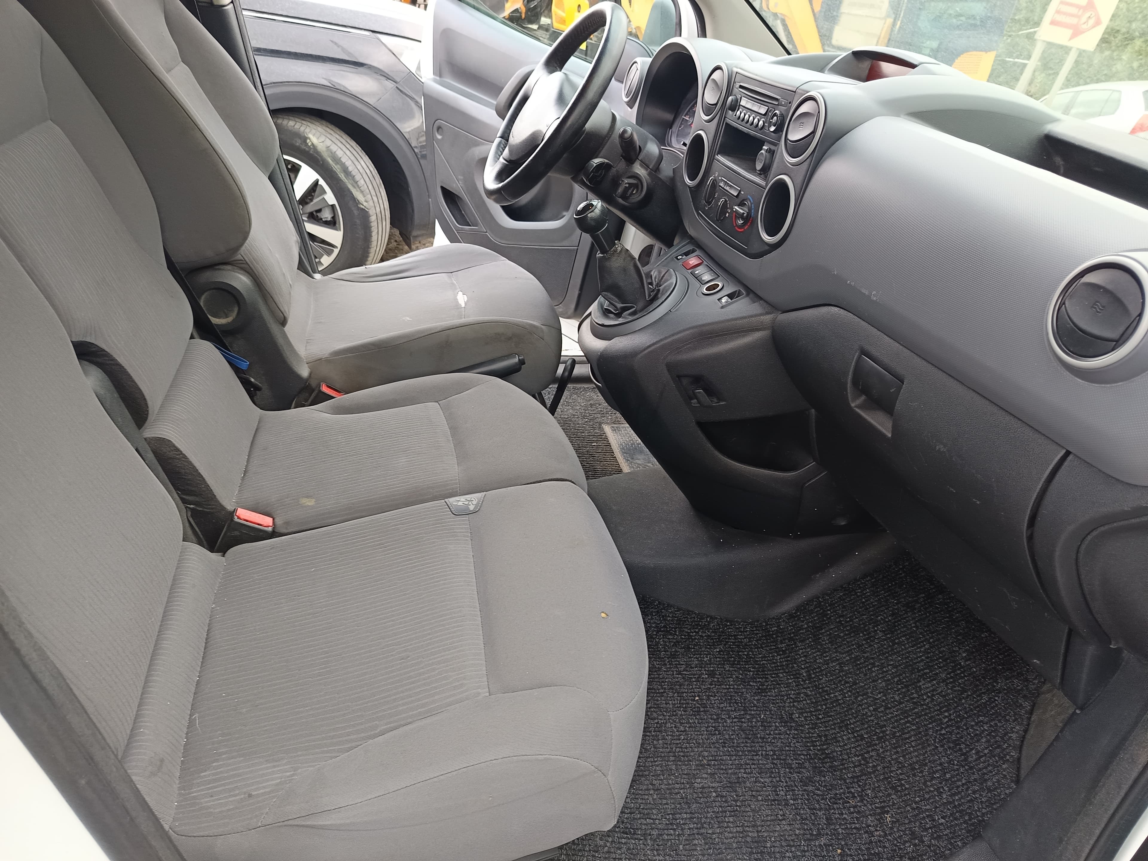Peugeot Partner · Ano 2014 — image 23