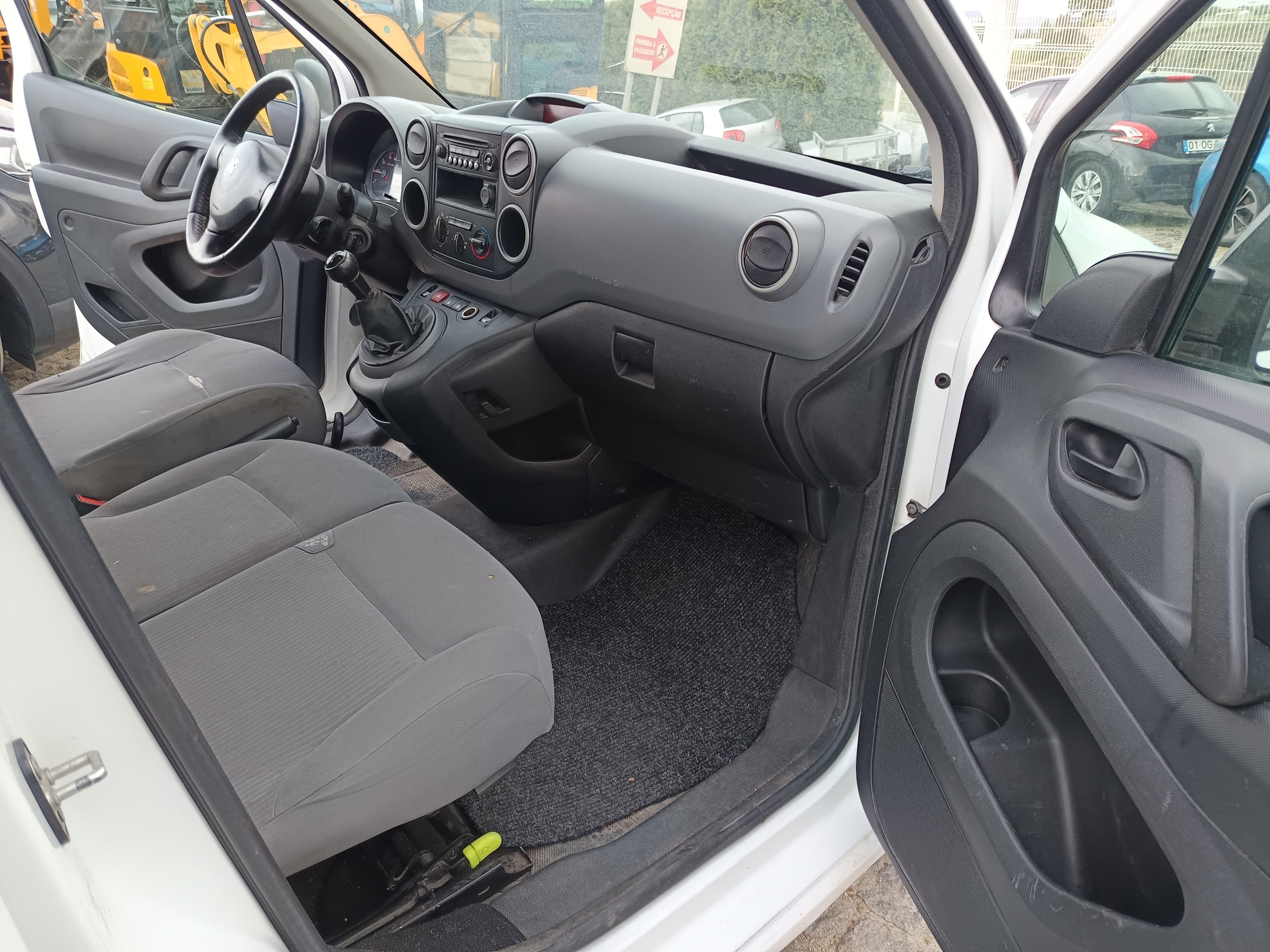 Peugeot Partner · Ano 2014 — image 21