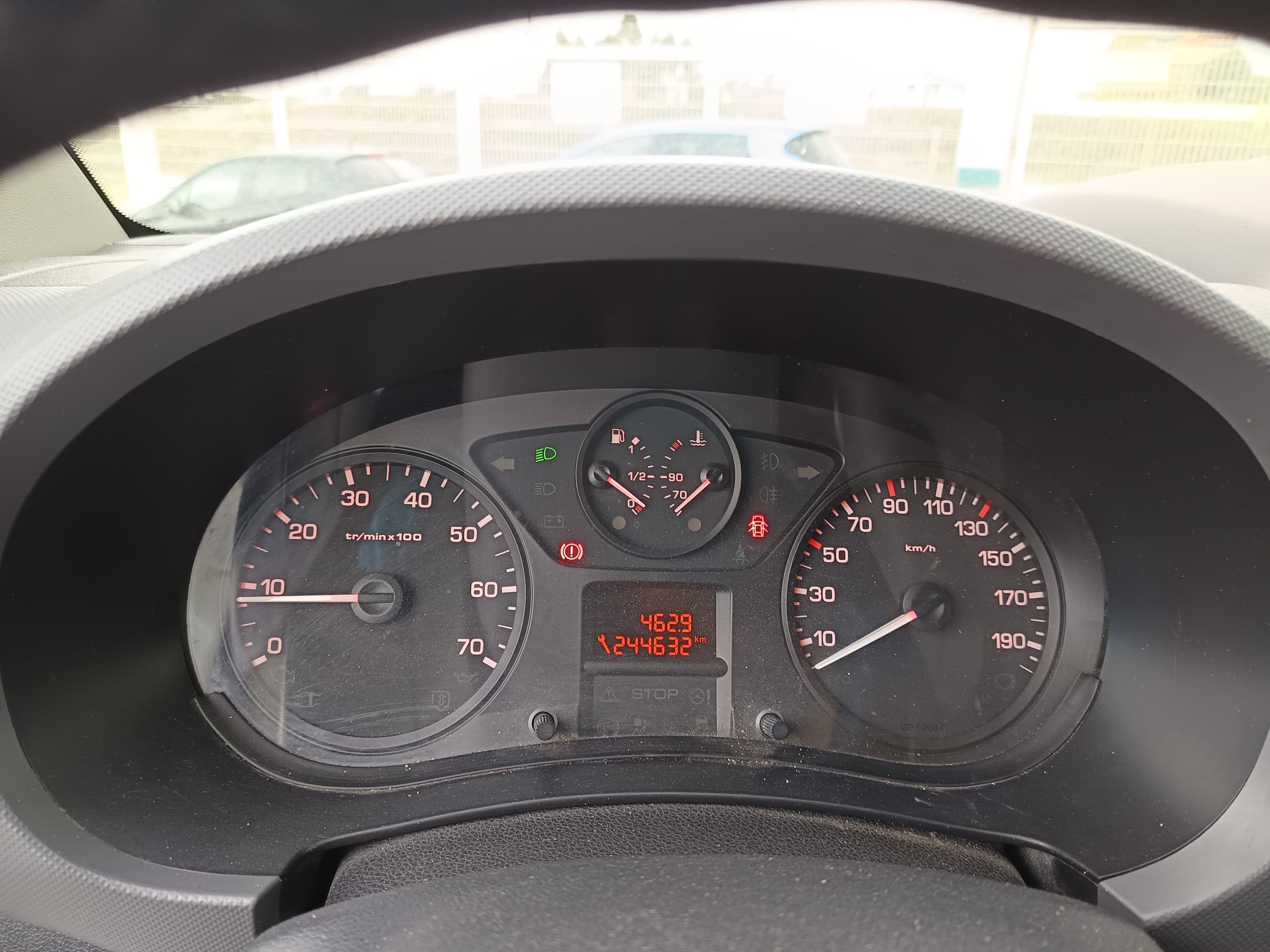 Peugeot Partner · Ano 2014 — image 35