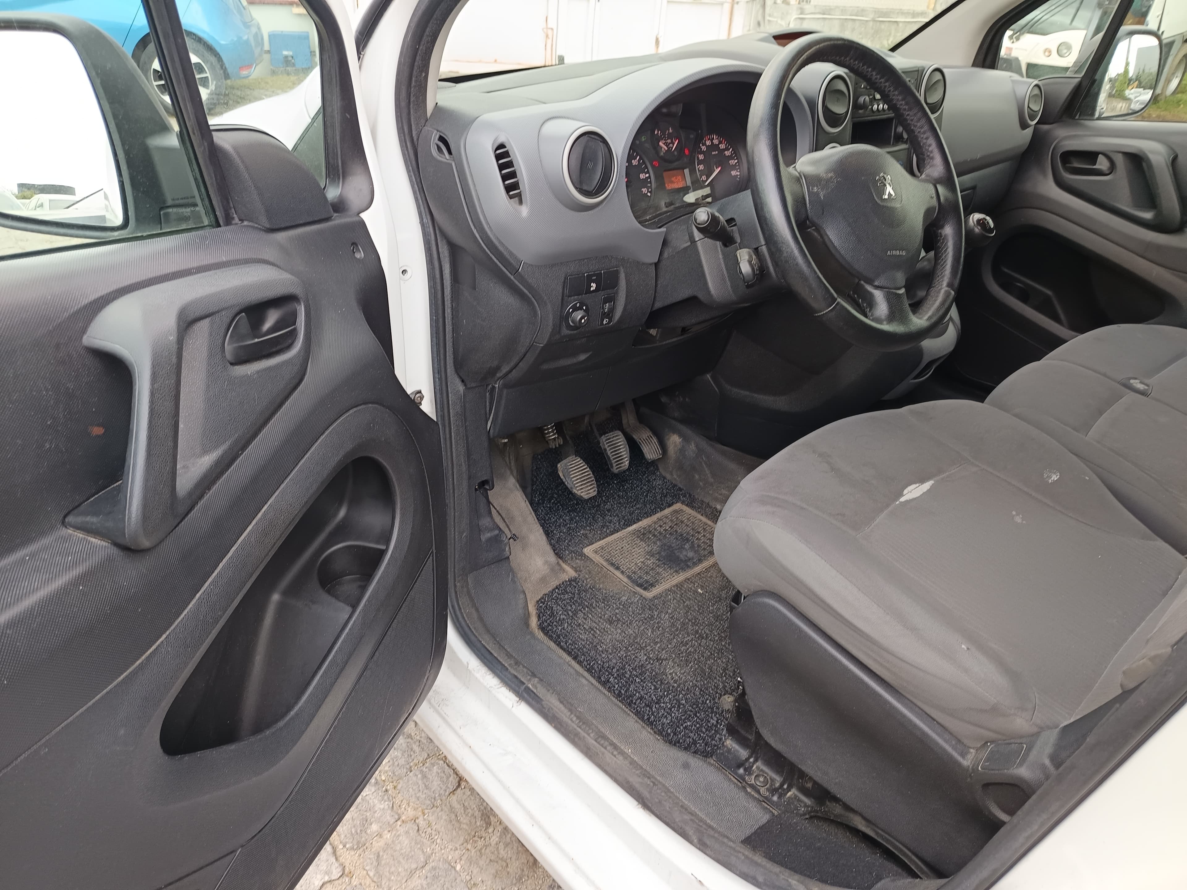 Peugeot Partner · Ano 2014 — image 25
