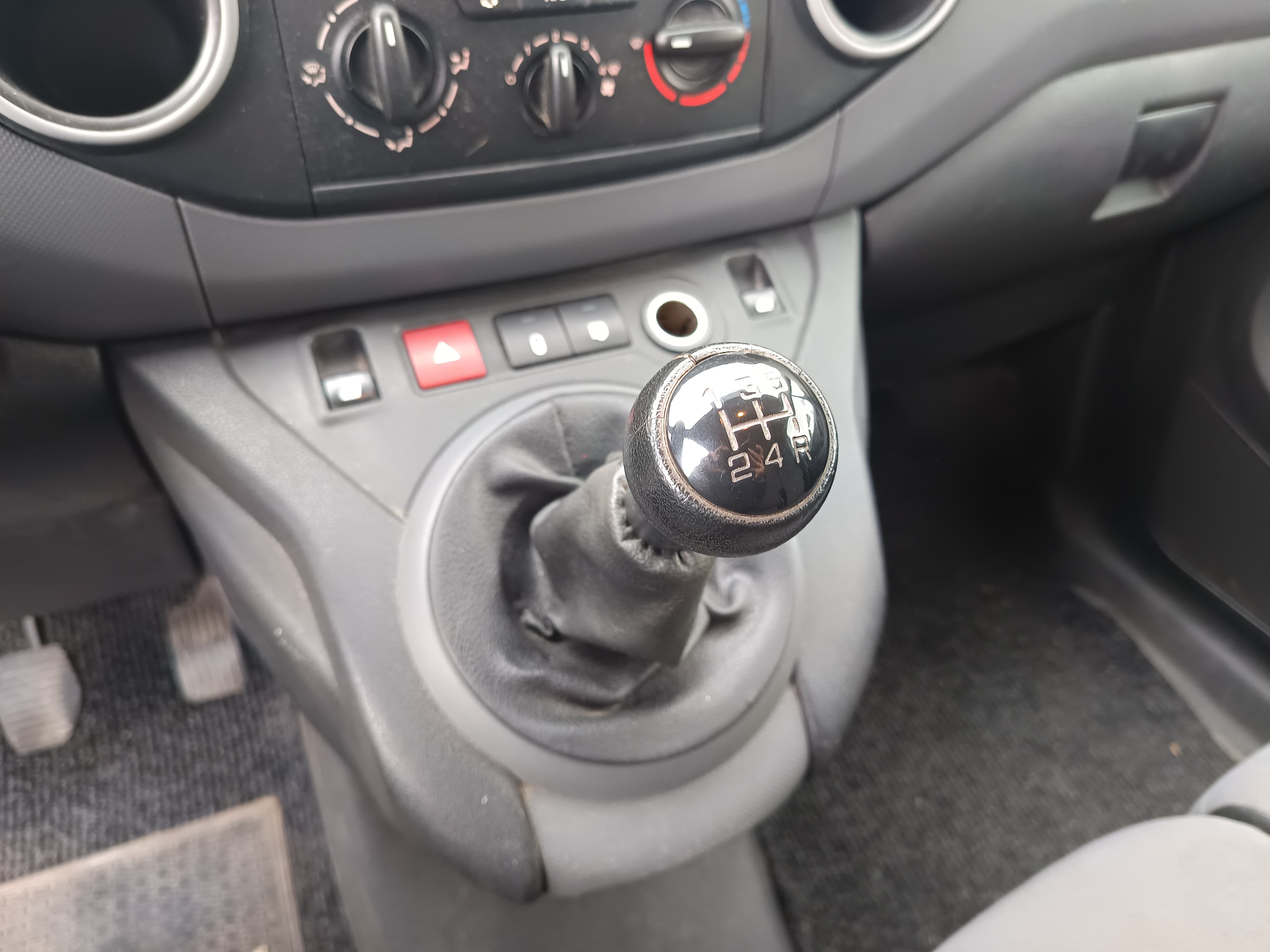 Peugeot Partner · Ano 2014 — image 34