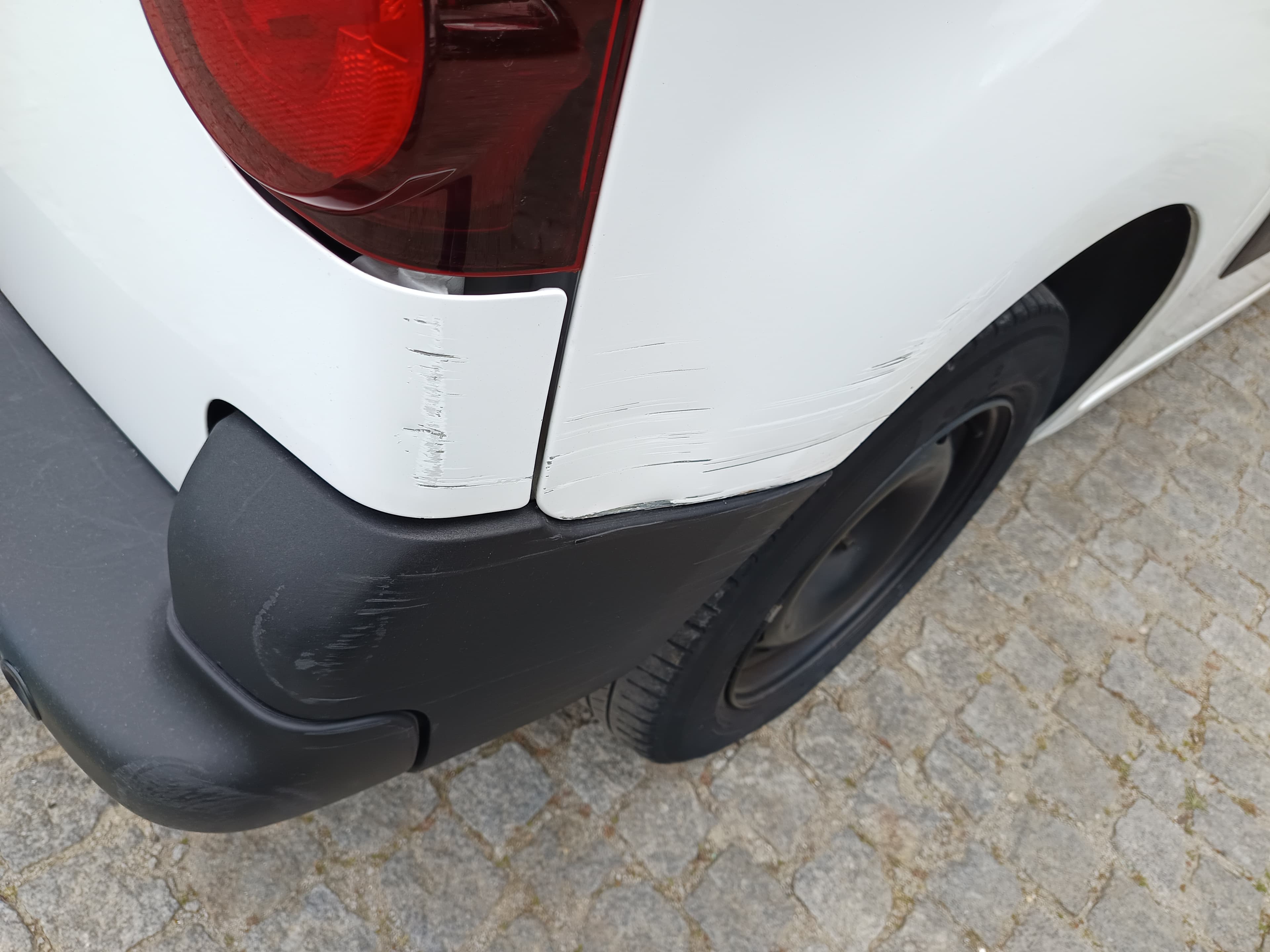 Peugeot Partner · Ano 2014 — image 13