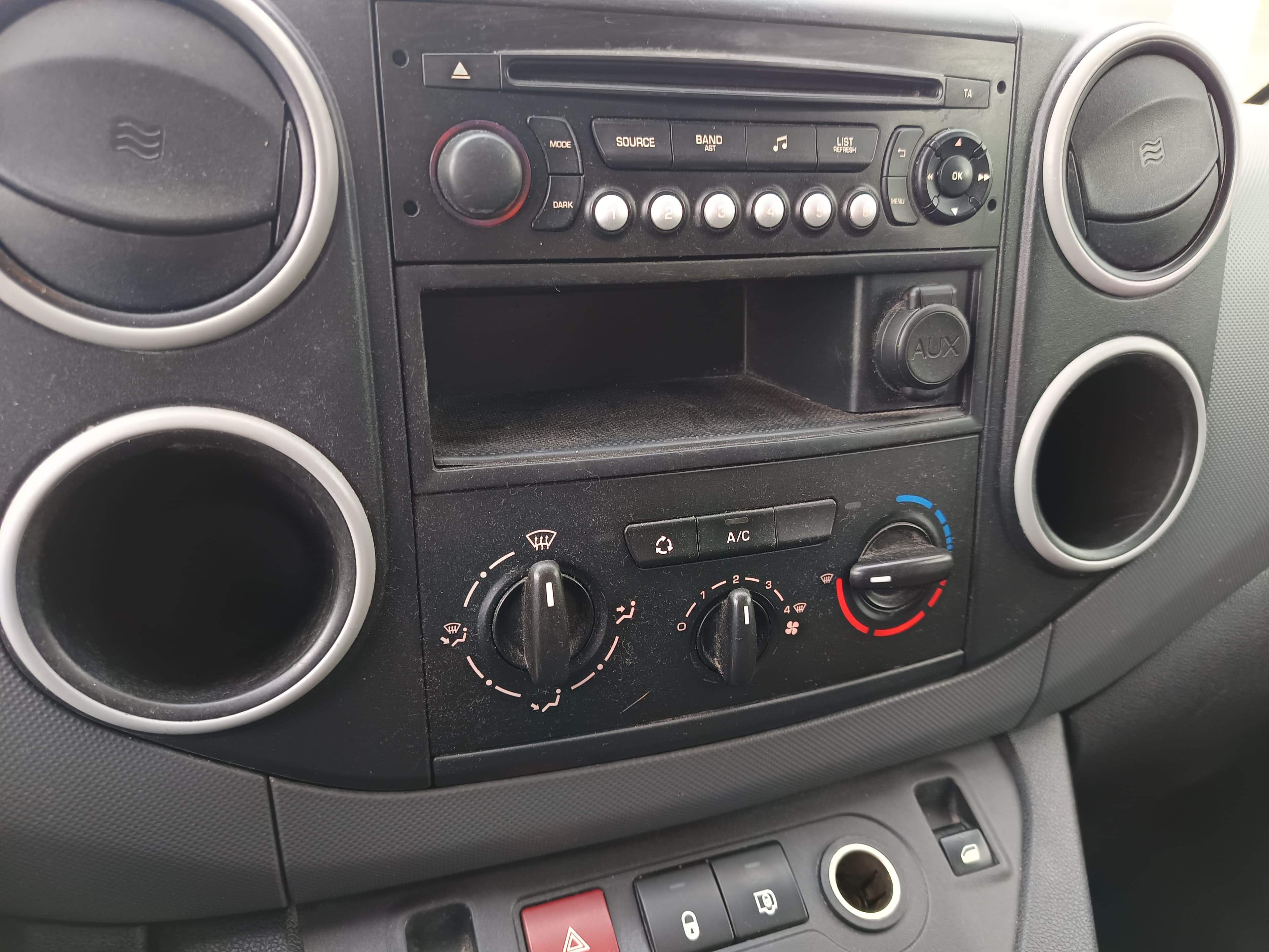Peugeot Partner · Ano 2014 — image 32