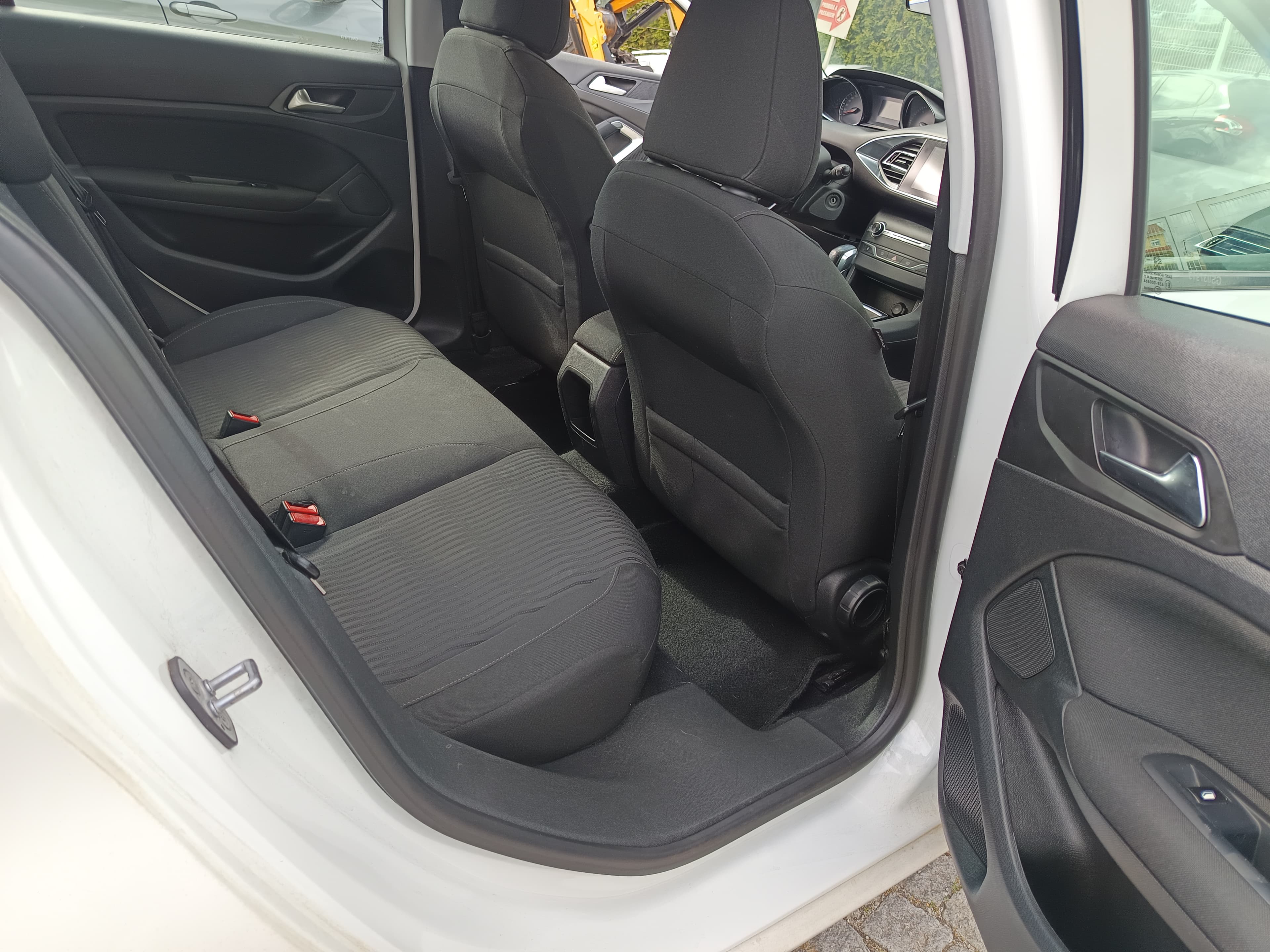 Peugeot 308 · Ano 2016 — image 37