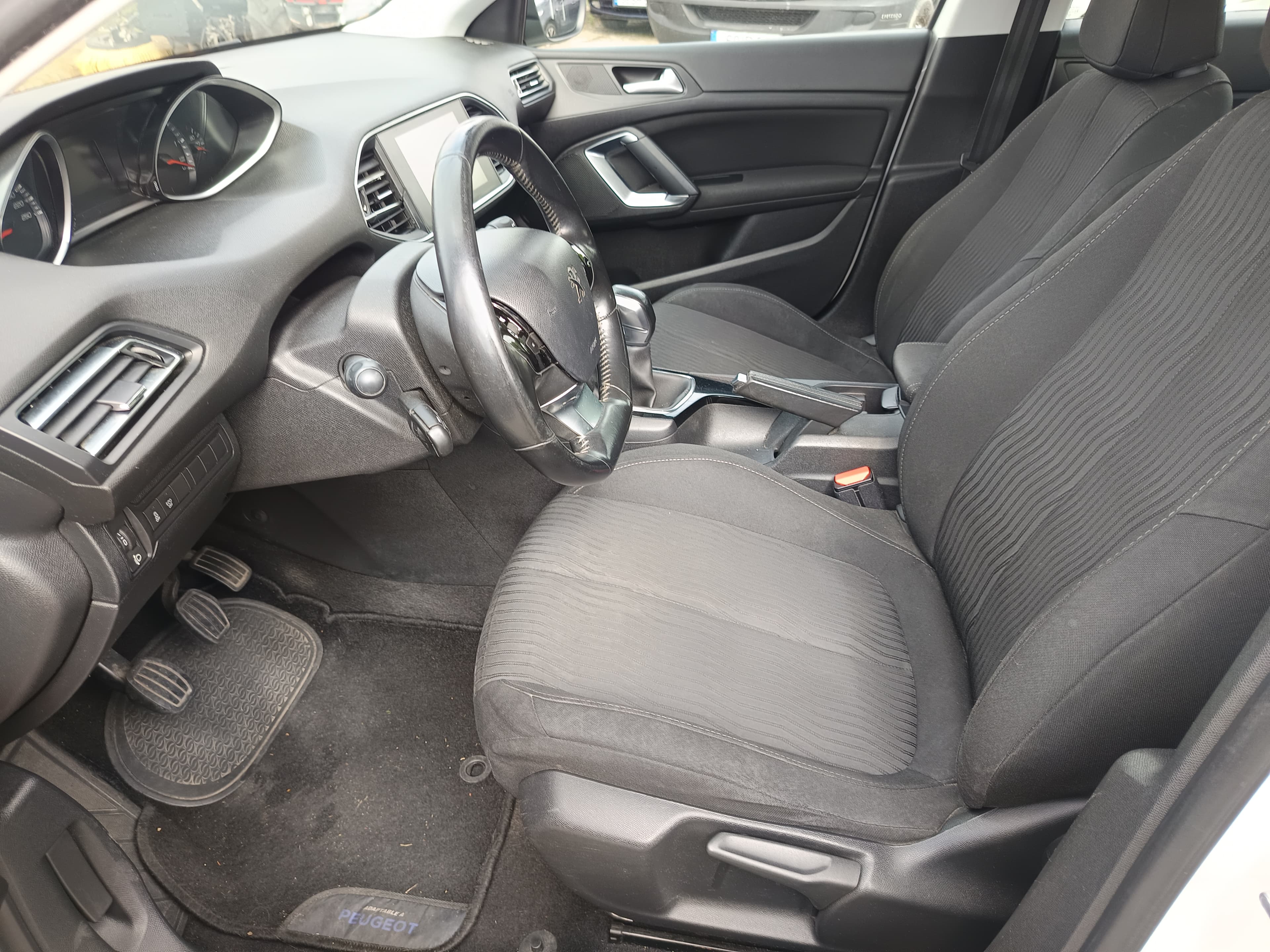 Peugeot 308 · Ano 2016 — image 33