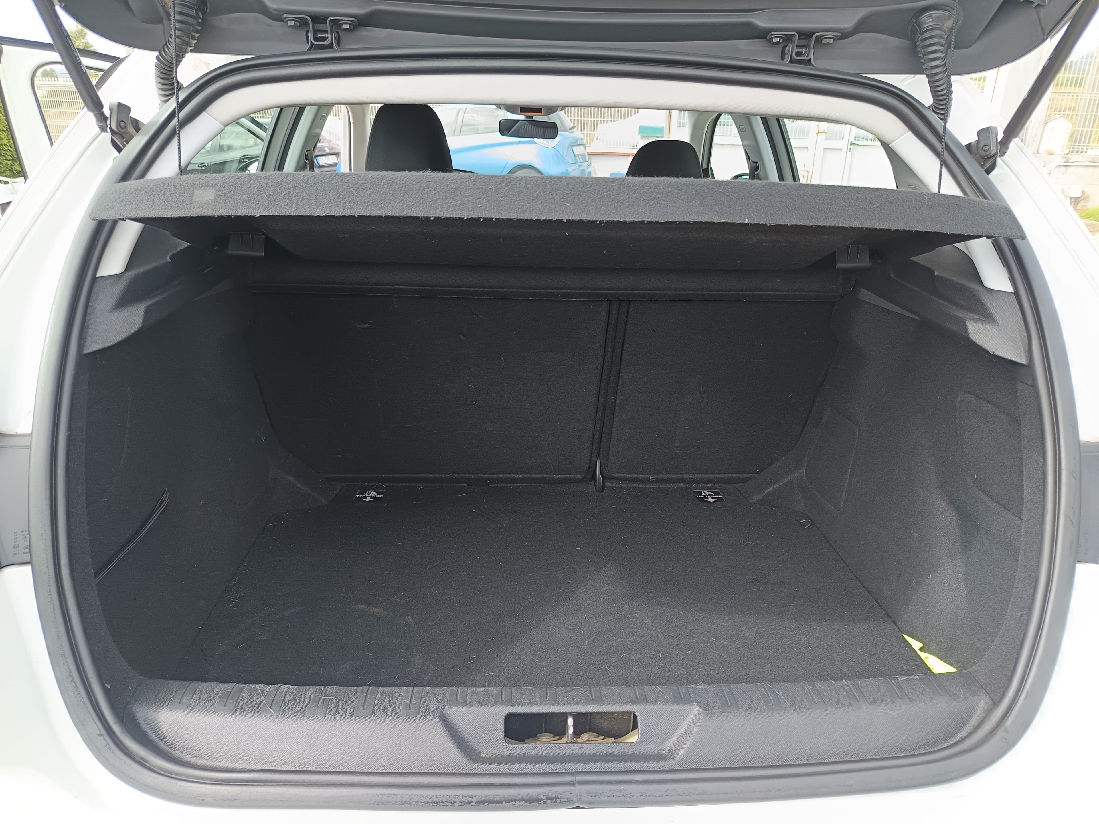 Peugeot 308 · Ano 2016 — image 35