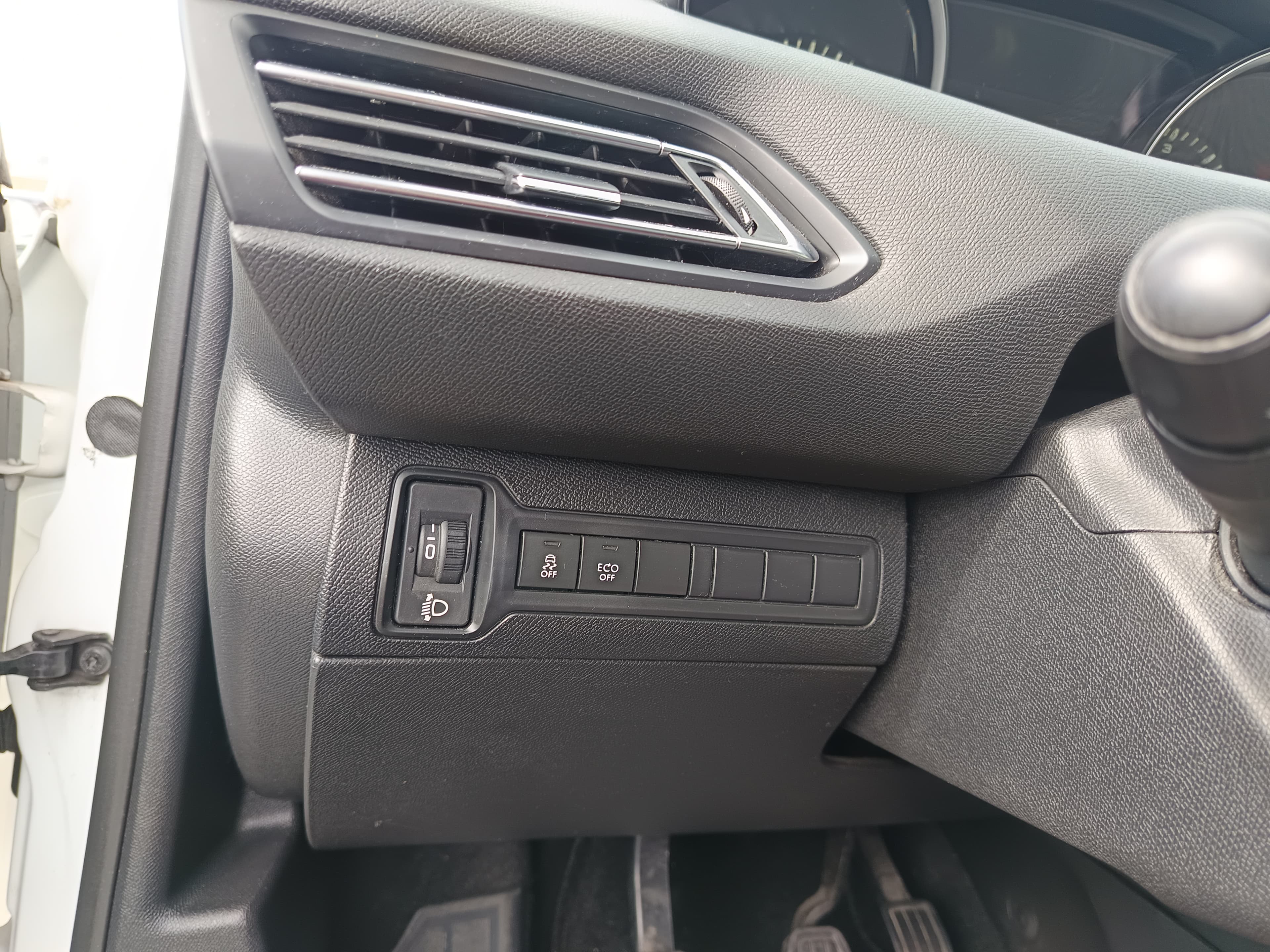 Peugeot 308 · Ano 2016 — image 26