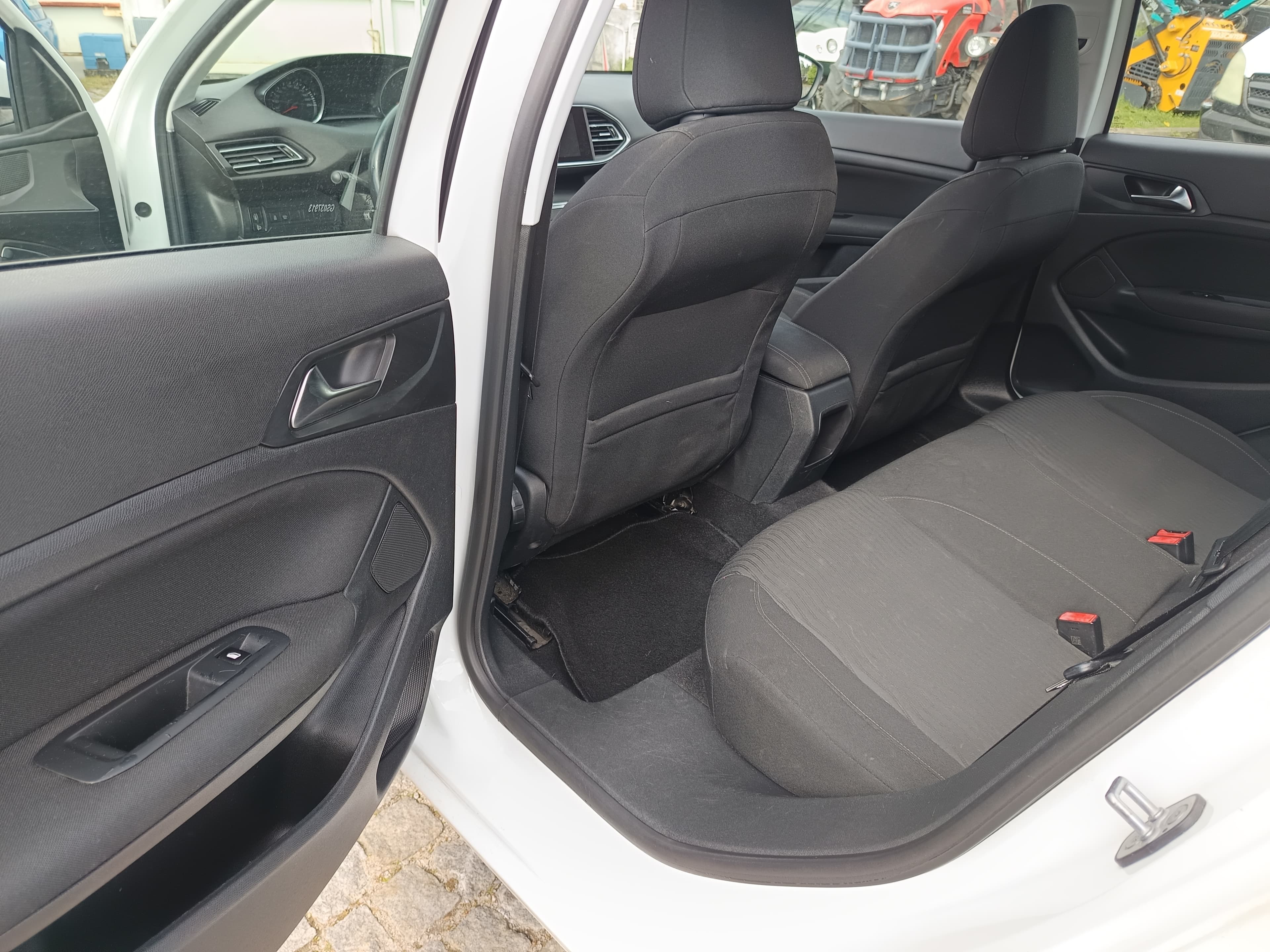 Peugeot 308 · Ano 2016 — image 28