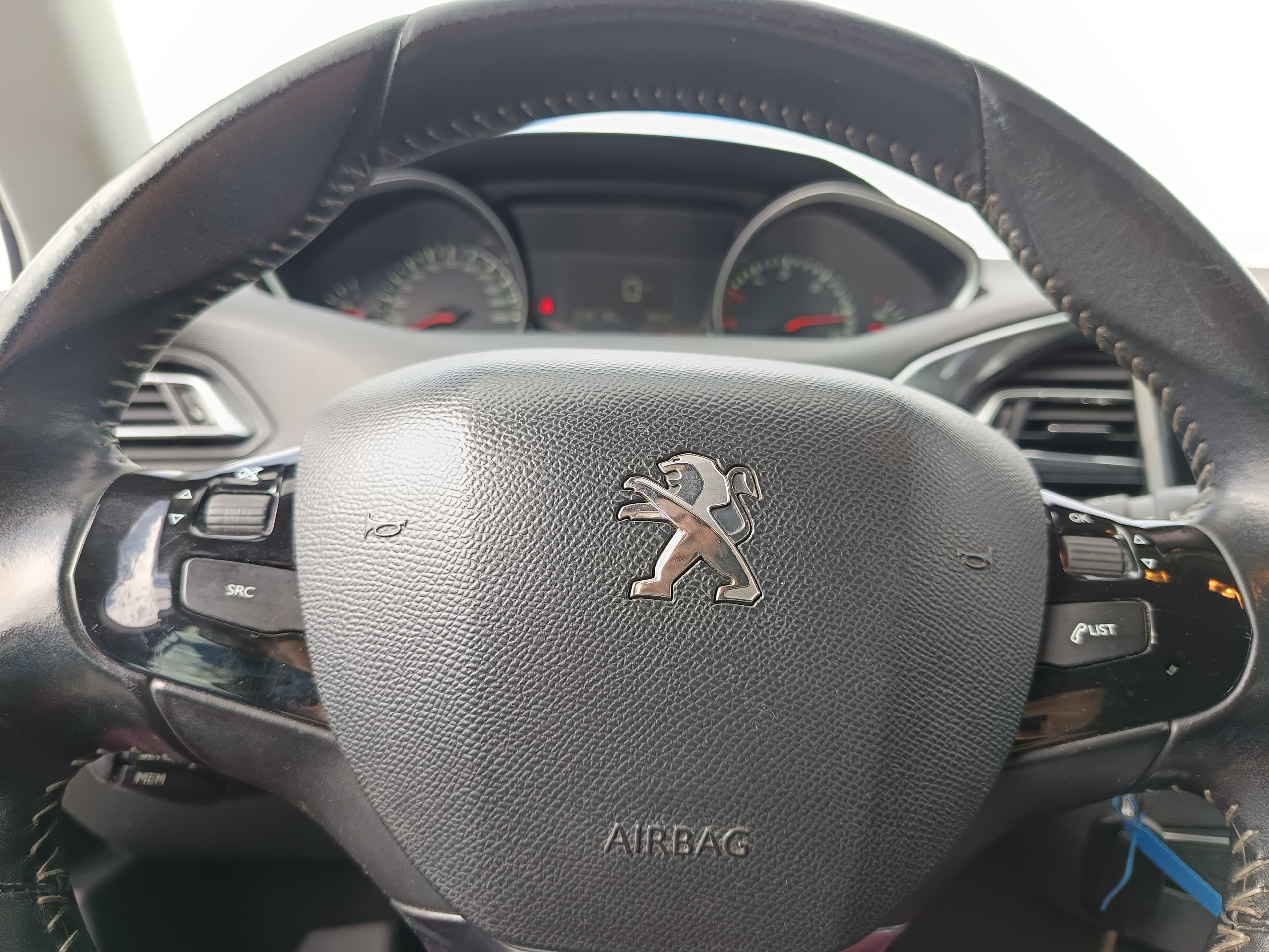 Peugeot 308 · Ano 2016 — image 21