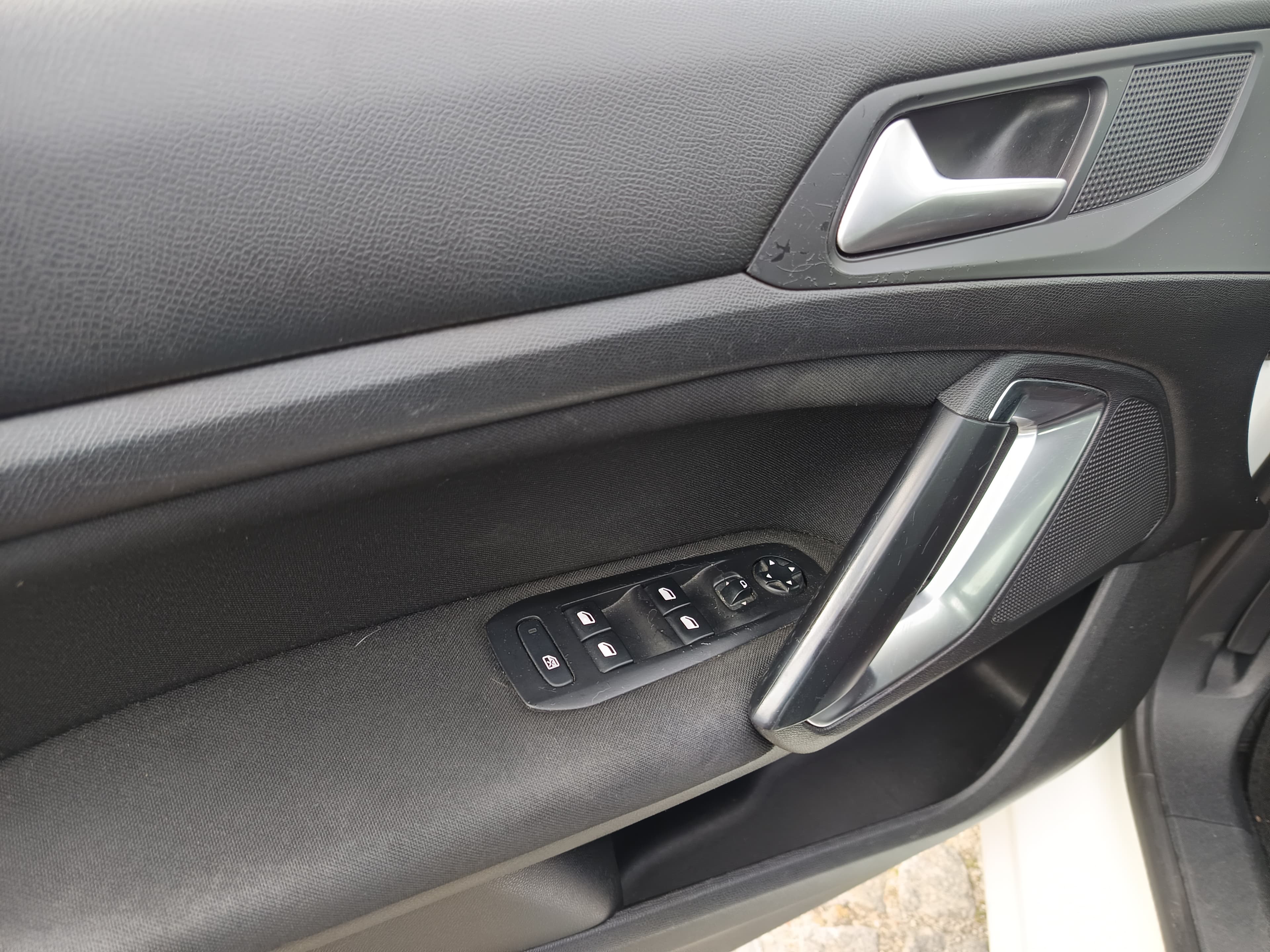 Peugeot 308 · Ano 2016 — image 32