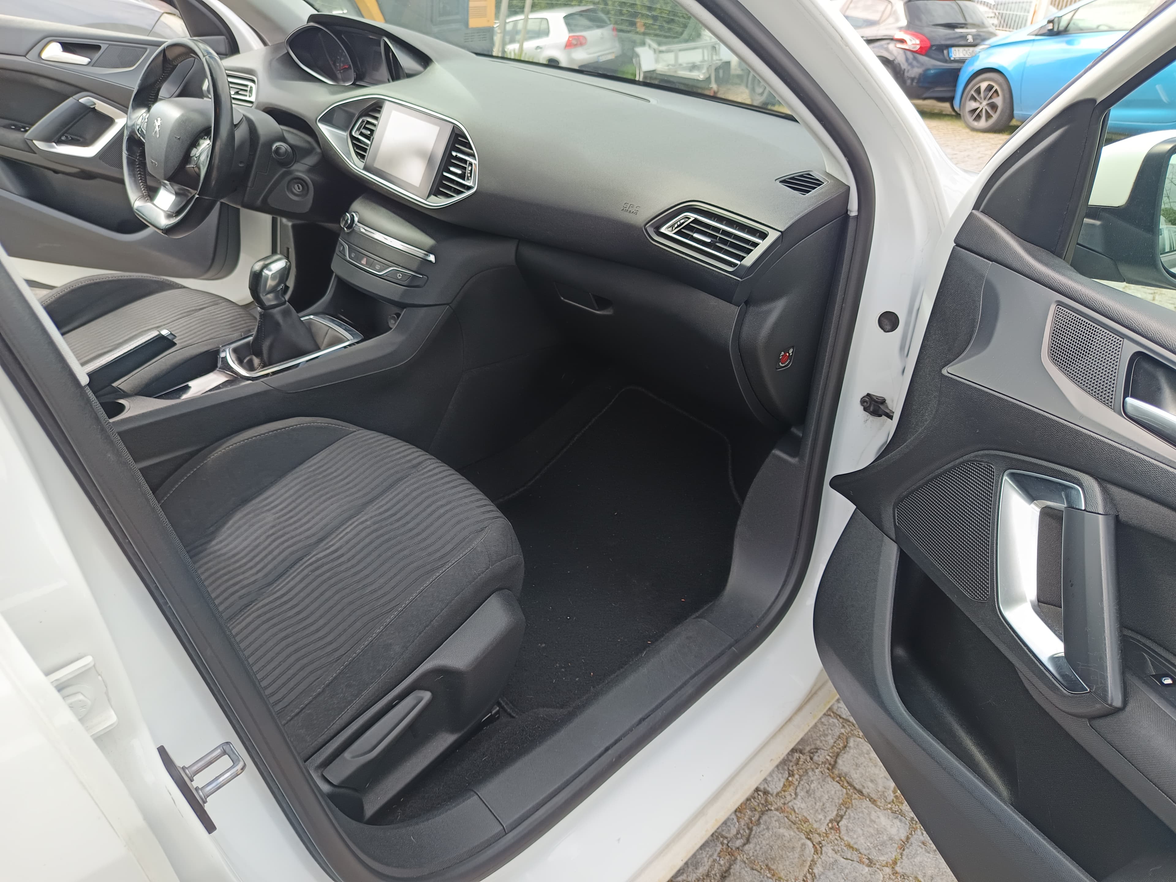 Peugeot 308 · Ano 2016 — image 40