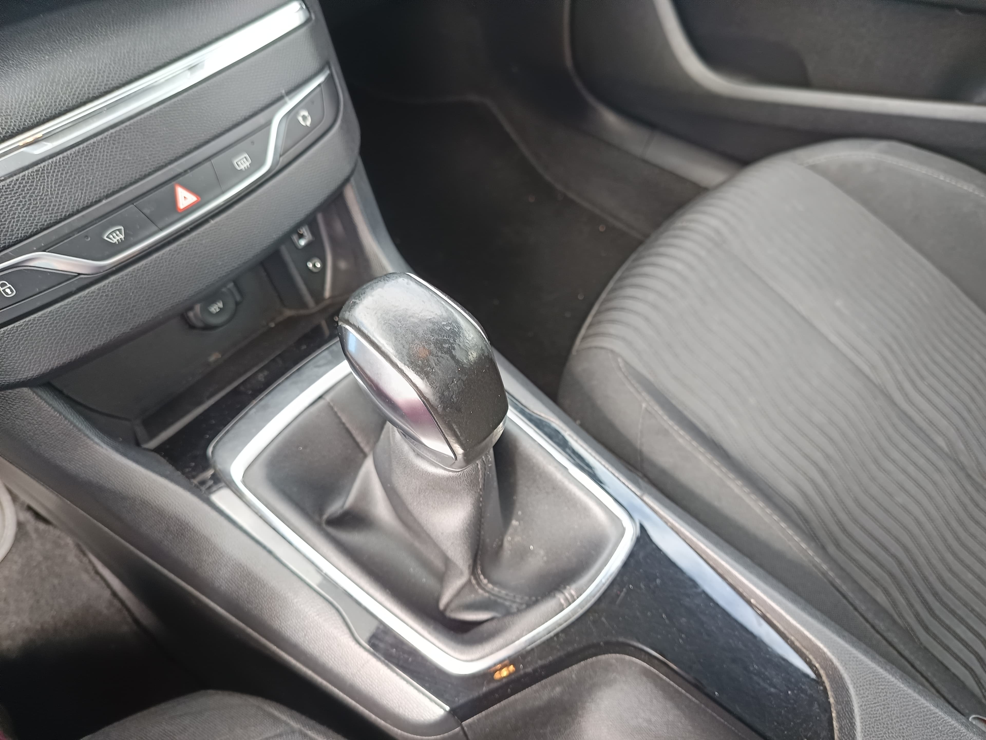 Peugeot 308 · Ano 2016 — image 23