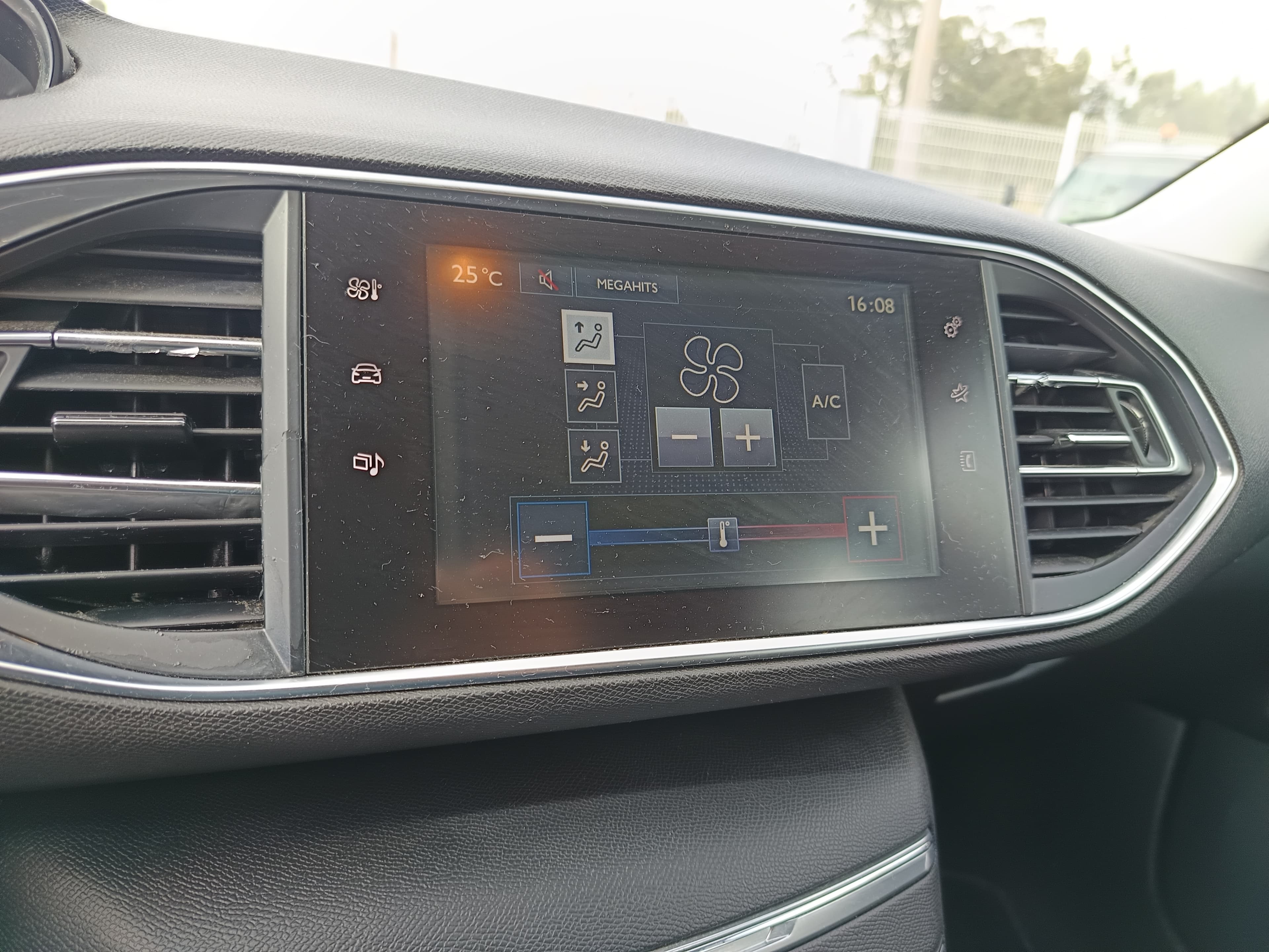 Peugeot 308 · Ano 2016 — image 27