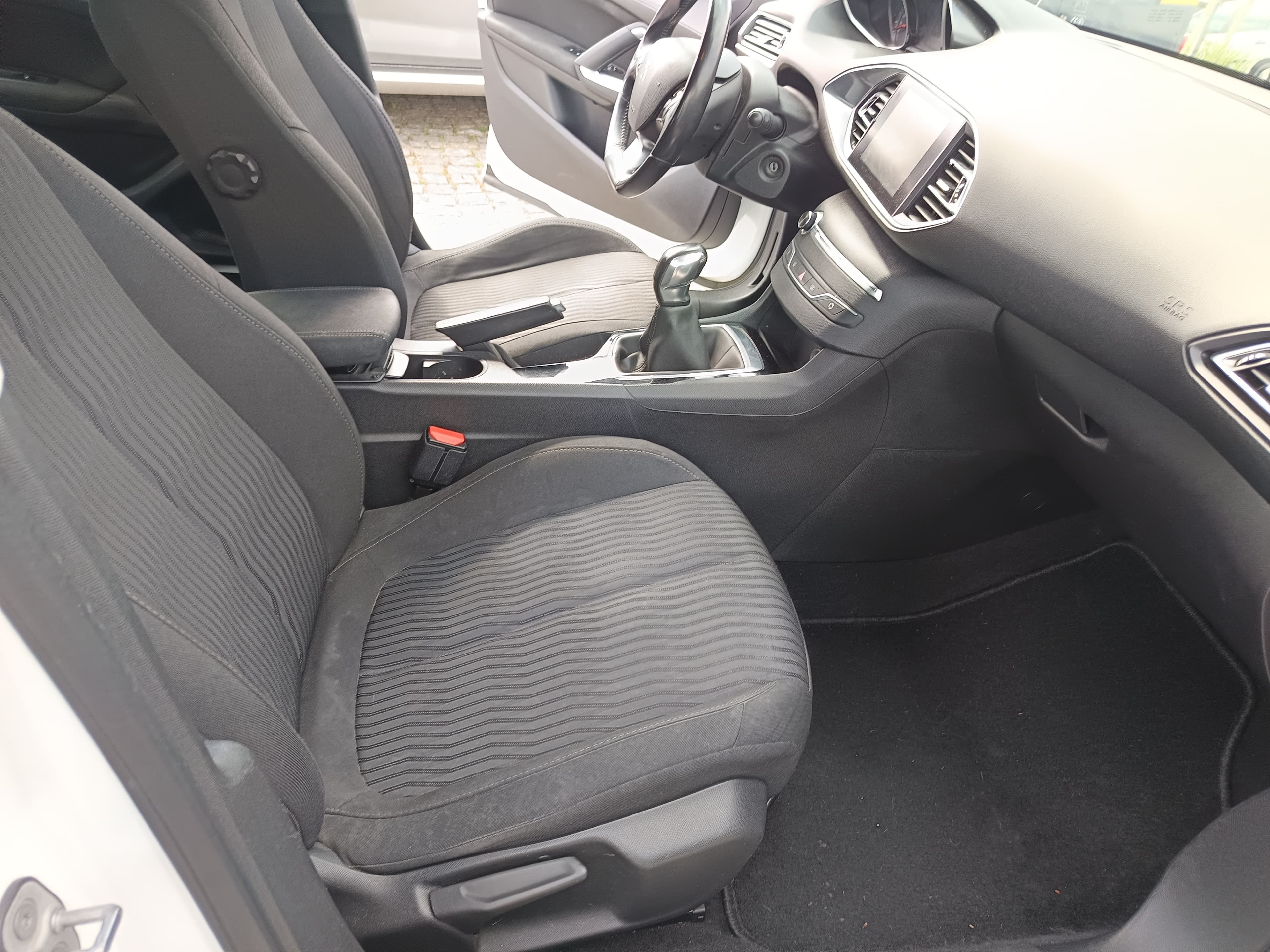 Peugeot 308 · Ano 2016 — image 42