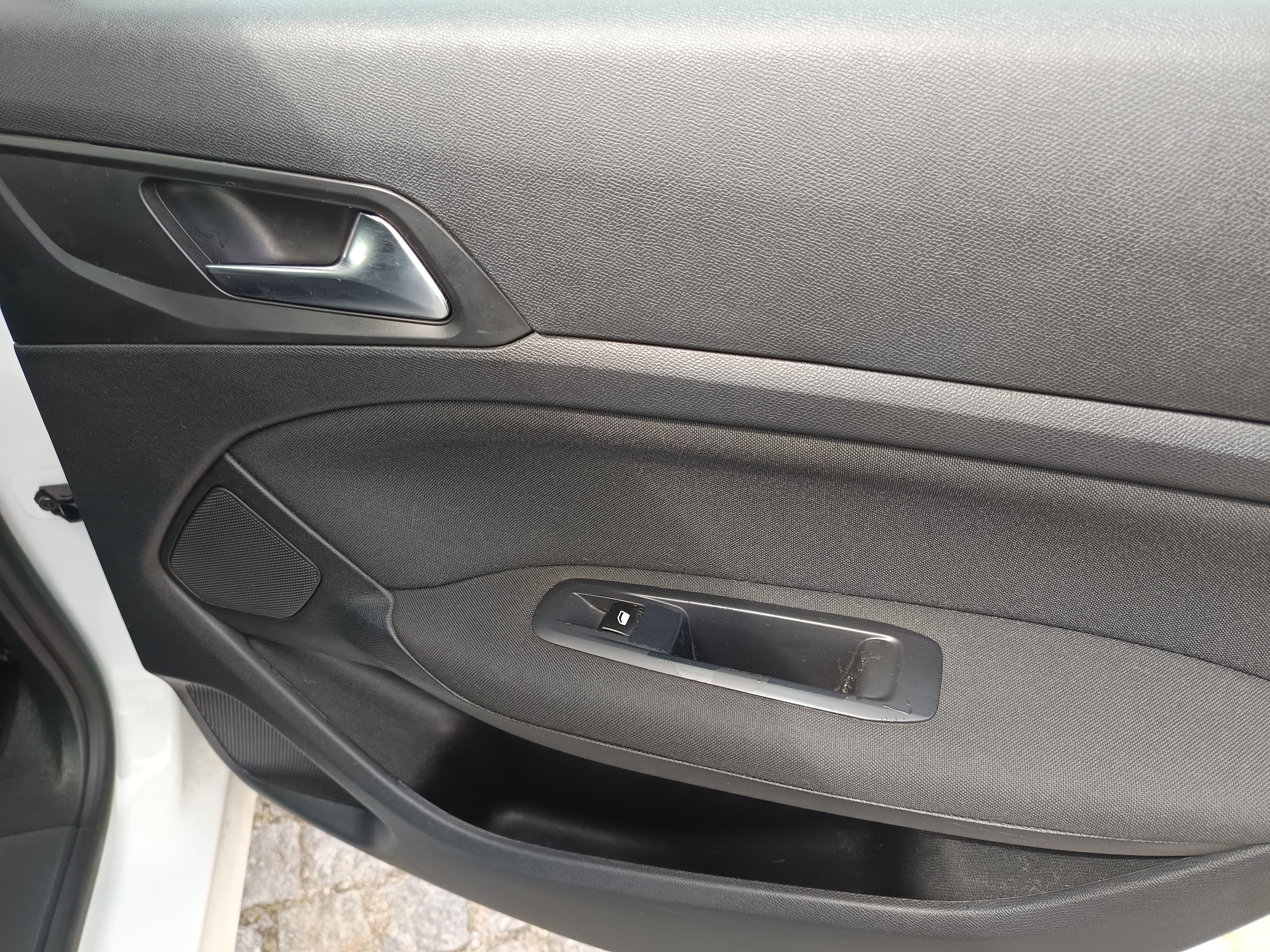 Peugeot 308 · Ano 2016 — image 38