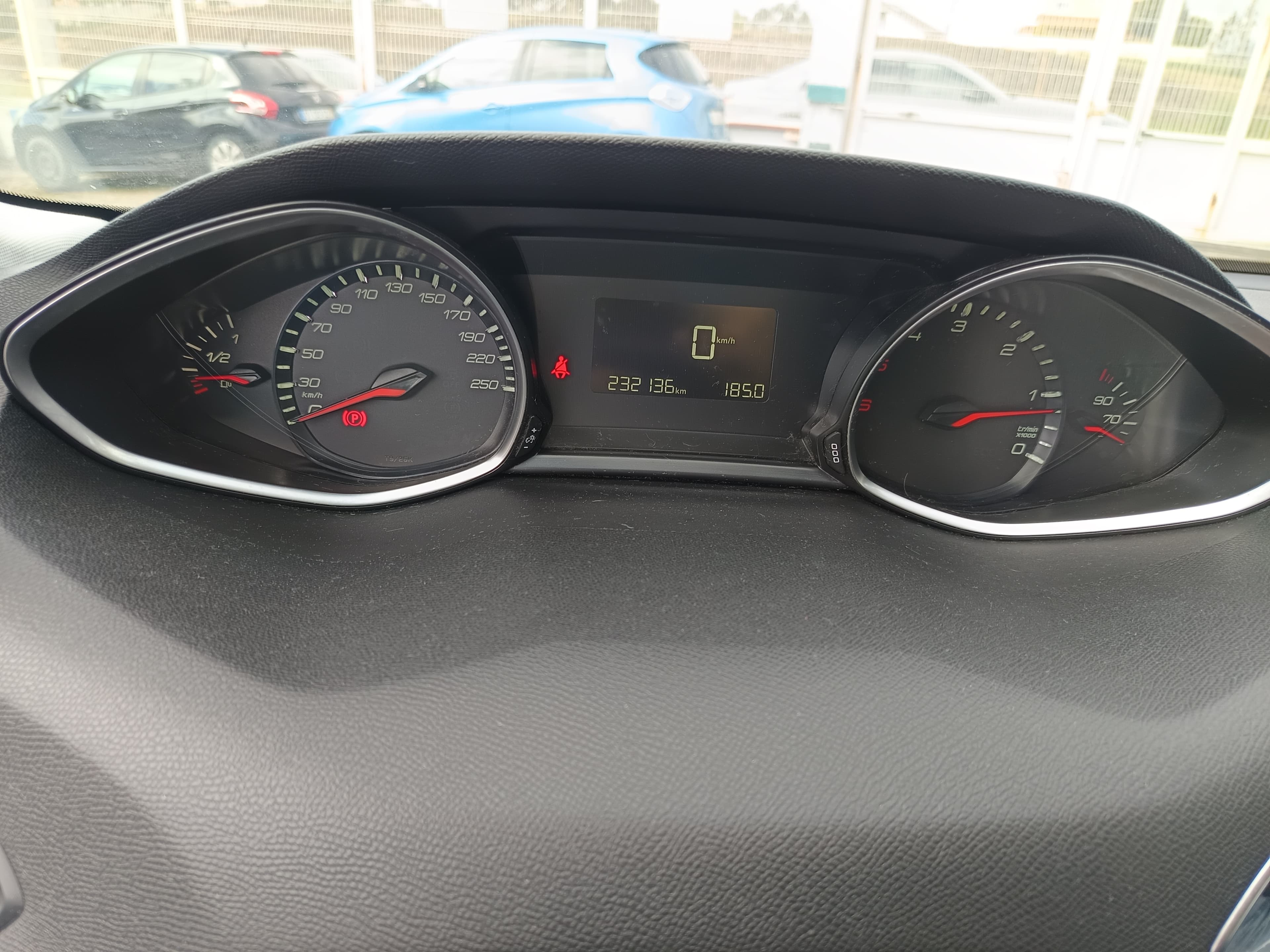 Peugeot 308 · Ano 2016 — image 20
