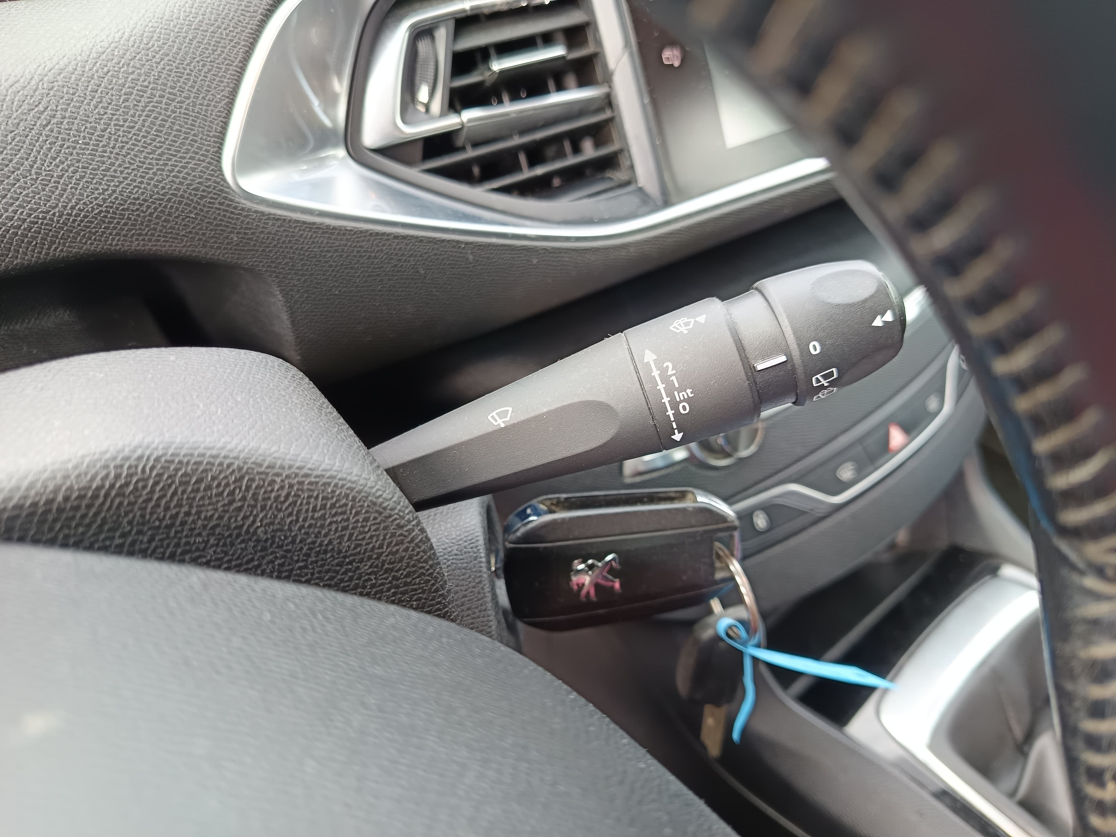 Peugeot 308 · Ano 2016 — image 24