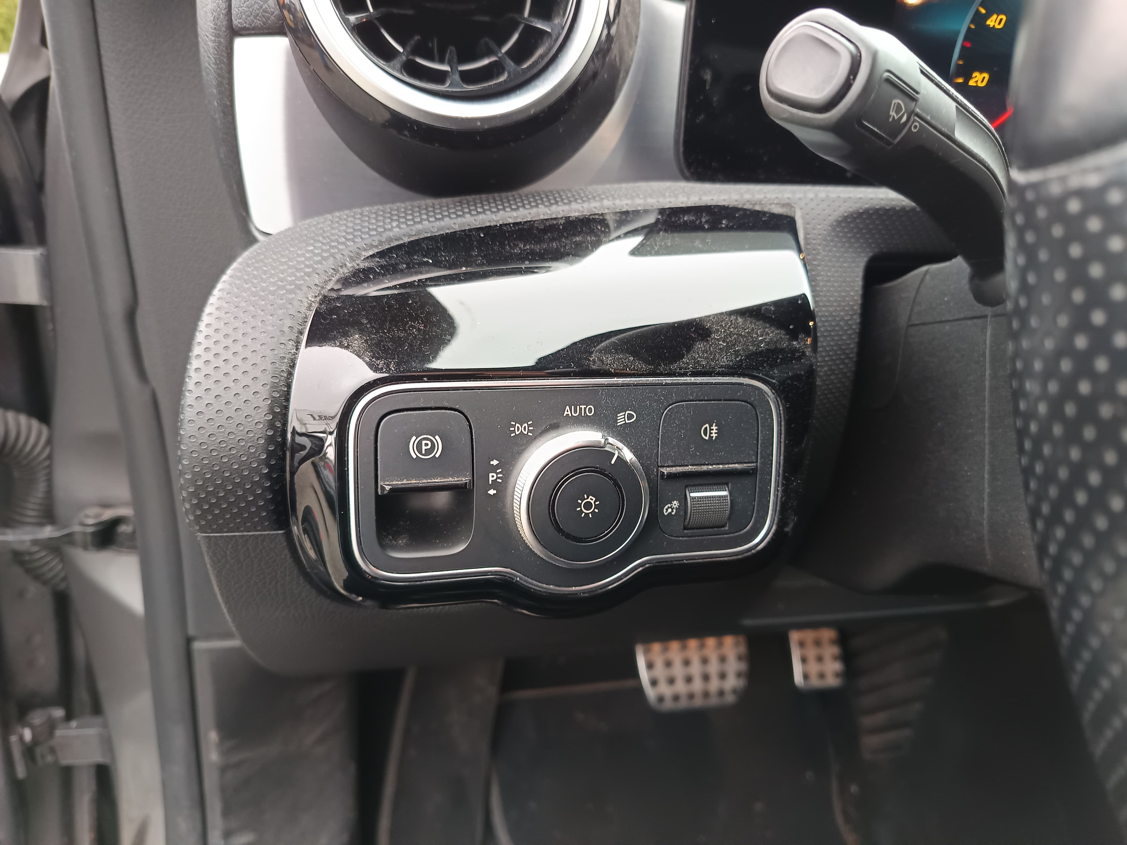 Mercedes-Benz CLA 180D · Ano 2021 — imagem 18