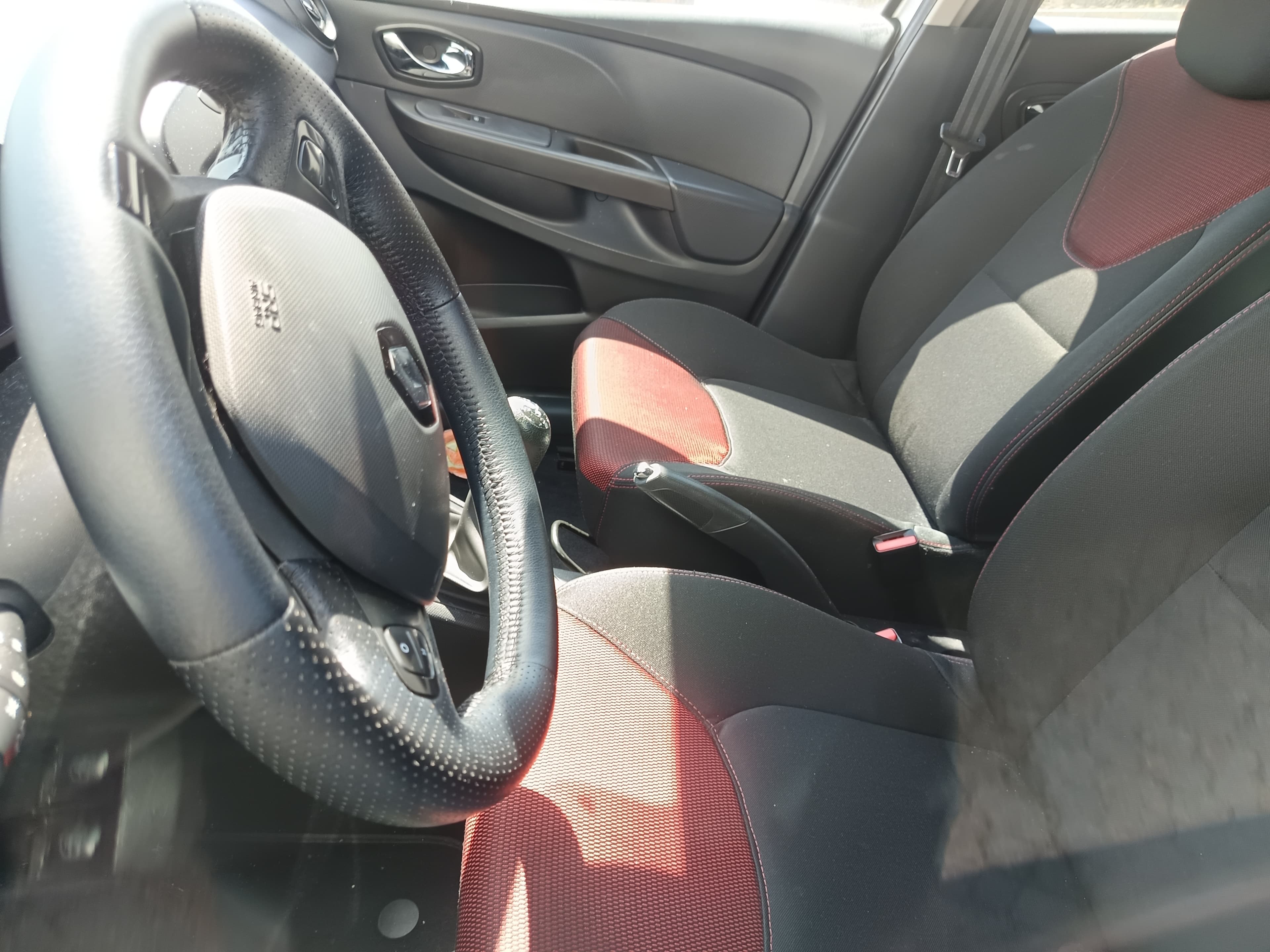 Renault Clio · Ano 2015 — imagem 17