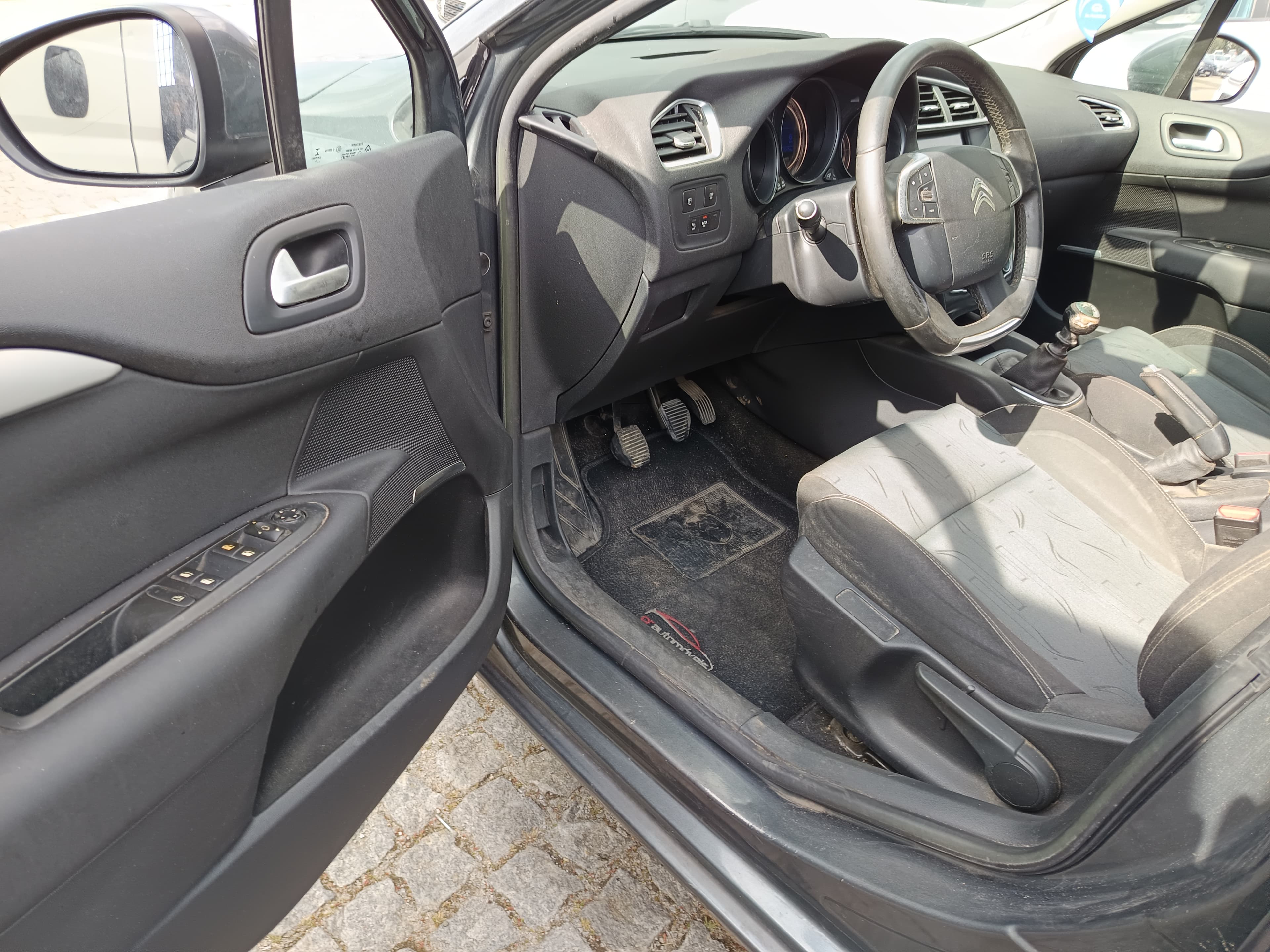 Citroën C4 · Ano 2013 — image 28