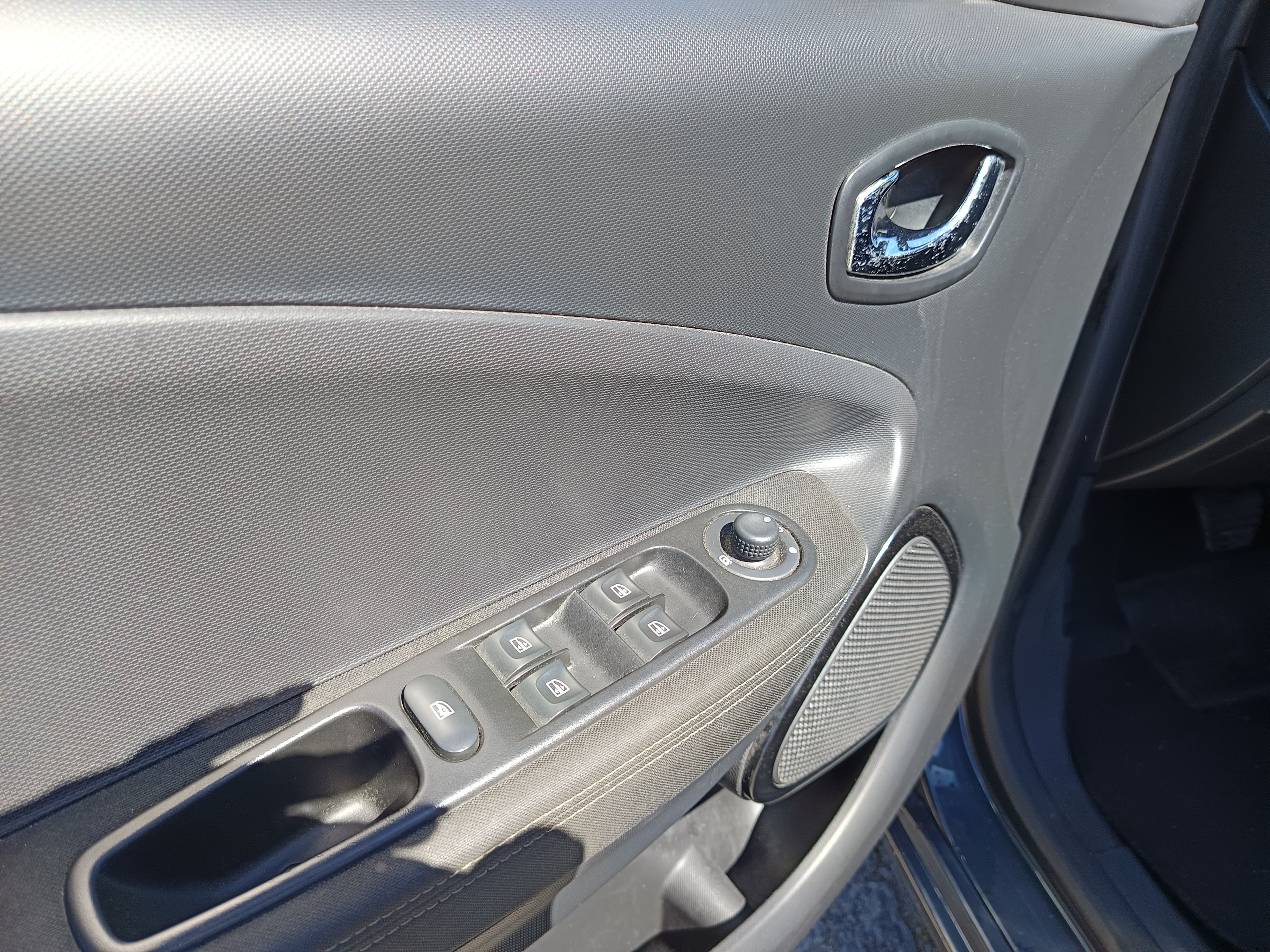 Renault Zoe · Ano 2017 — imagem 35