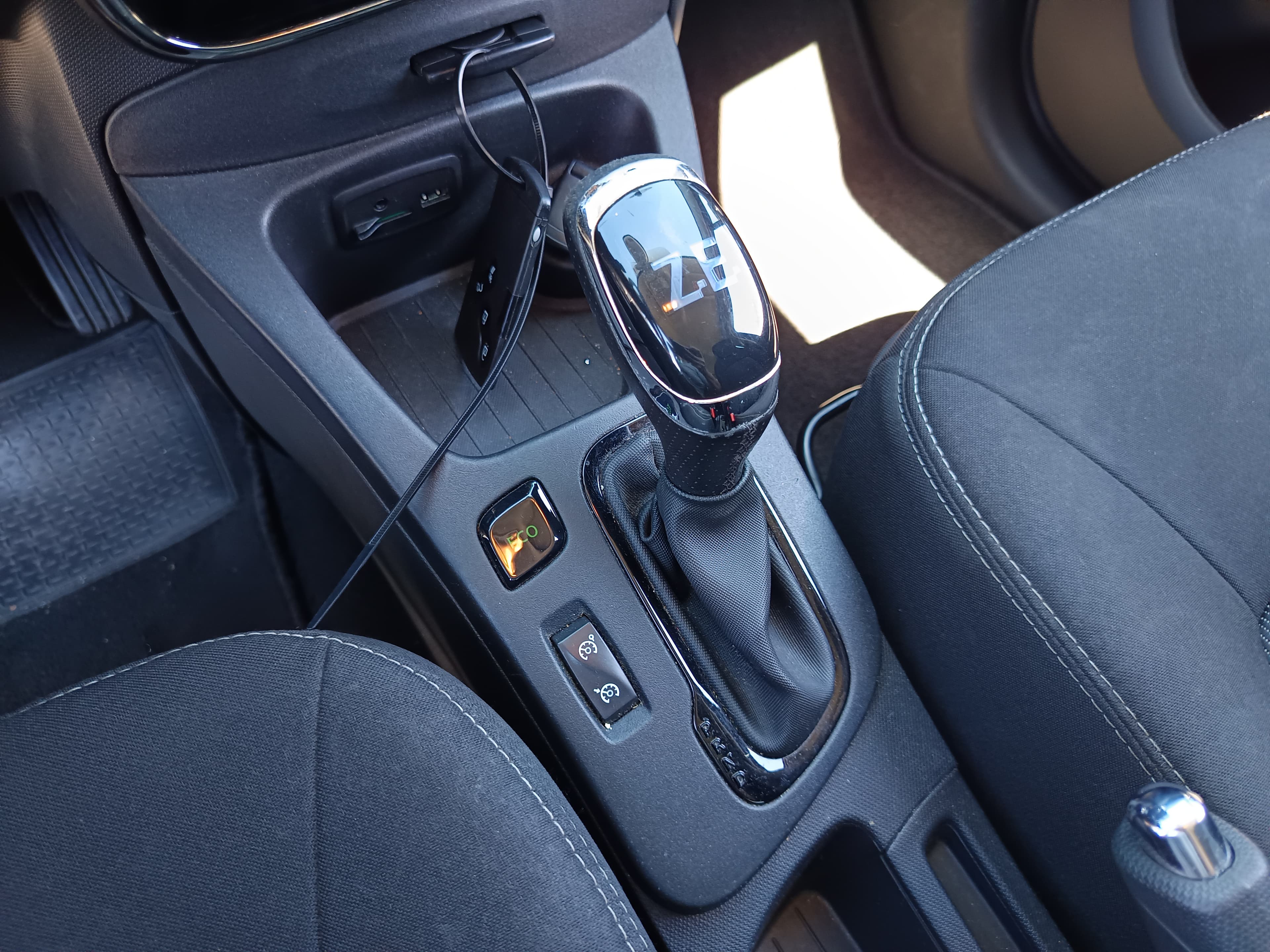 Renault Zoe · Ano 2017 — imagem 42