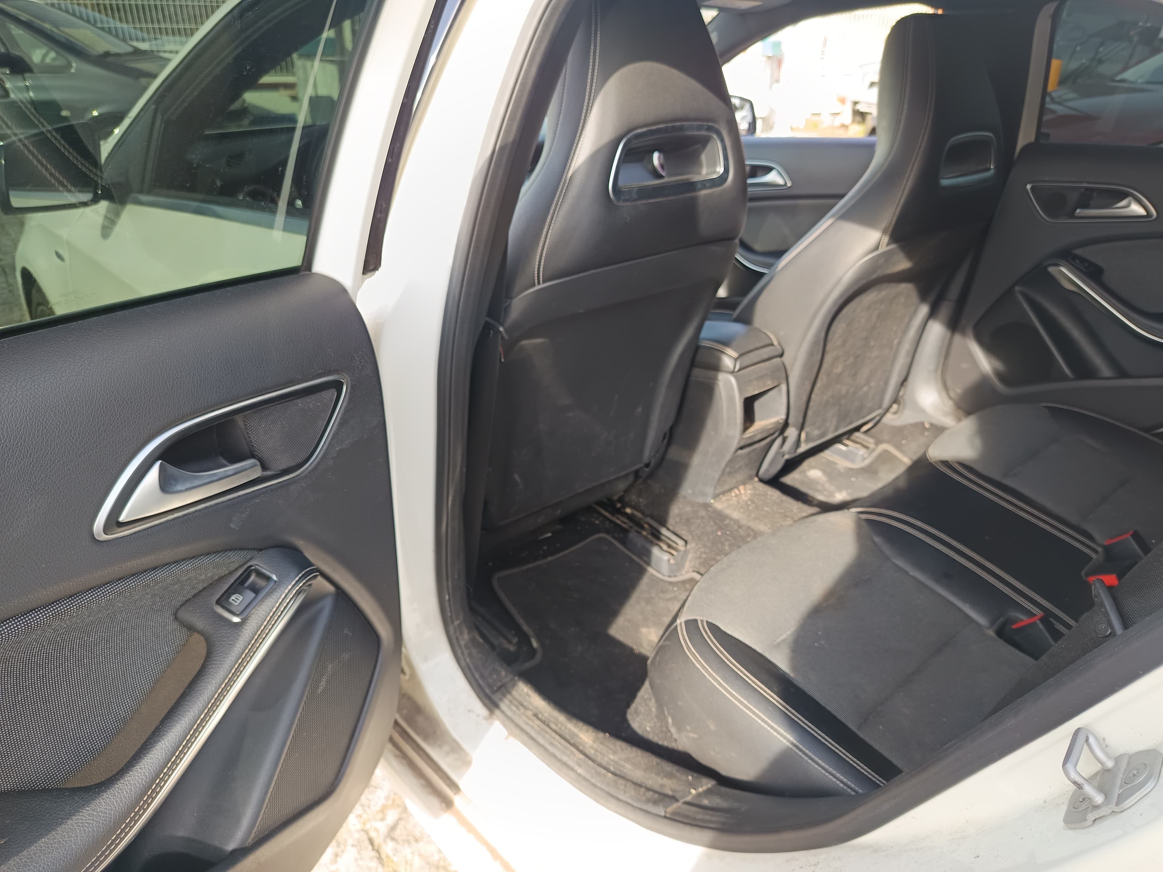 Mercedes-Benz A180 · Ano 2017 — imagem 28