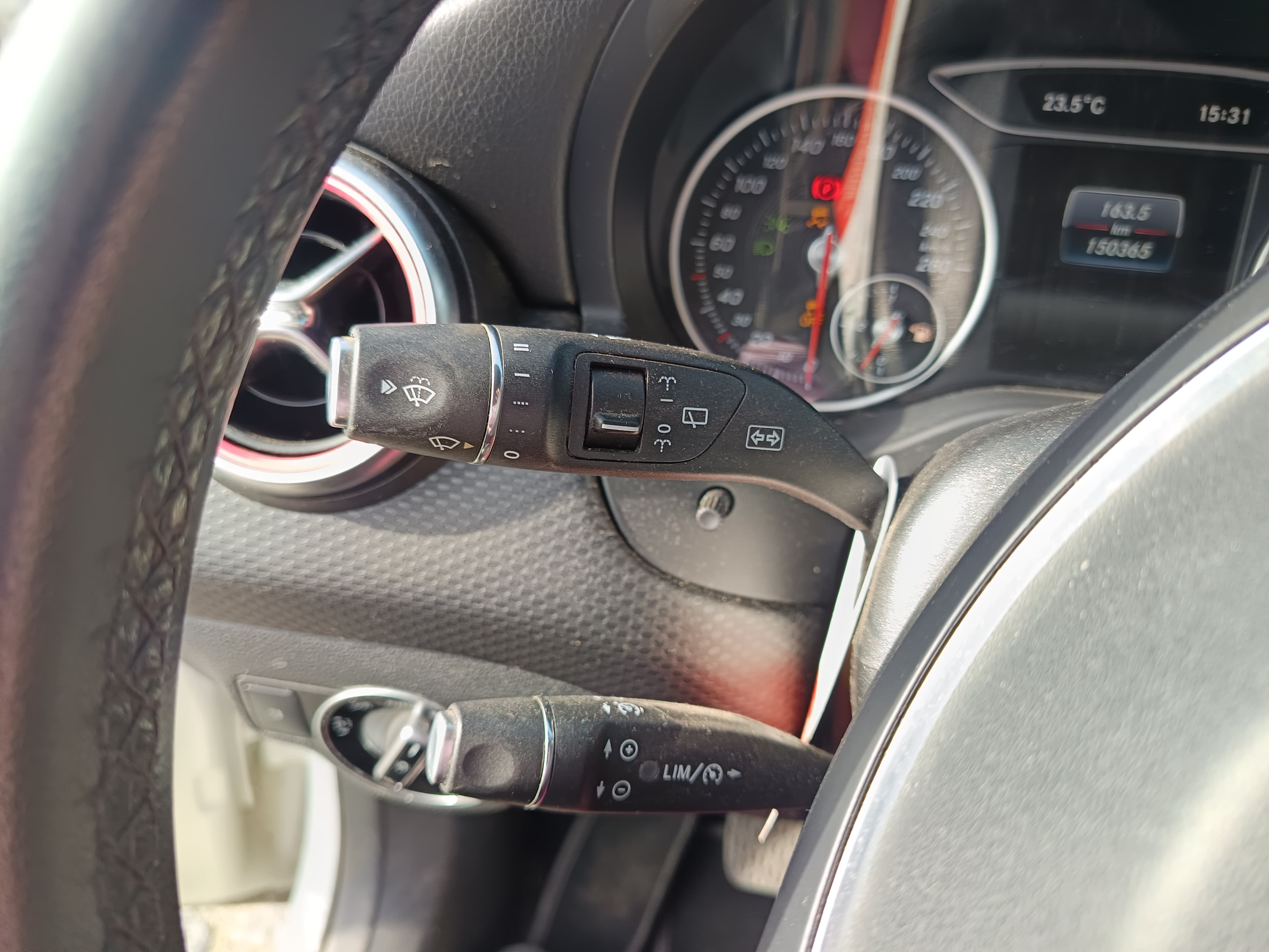 Mercedes-Benz A180 · Ano 2017 — imagem 42