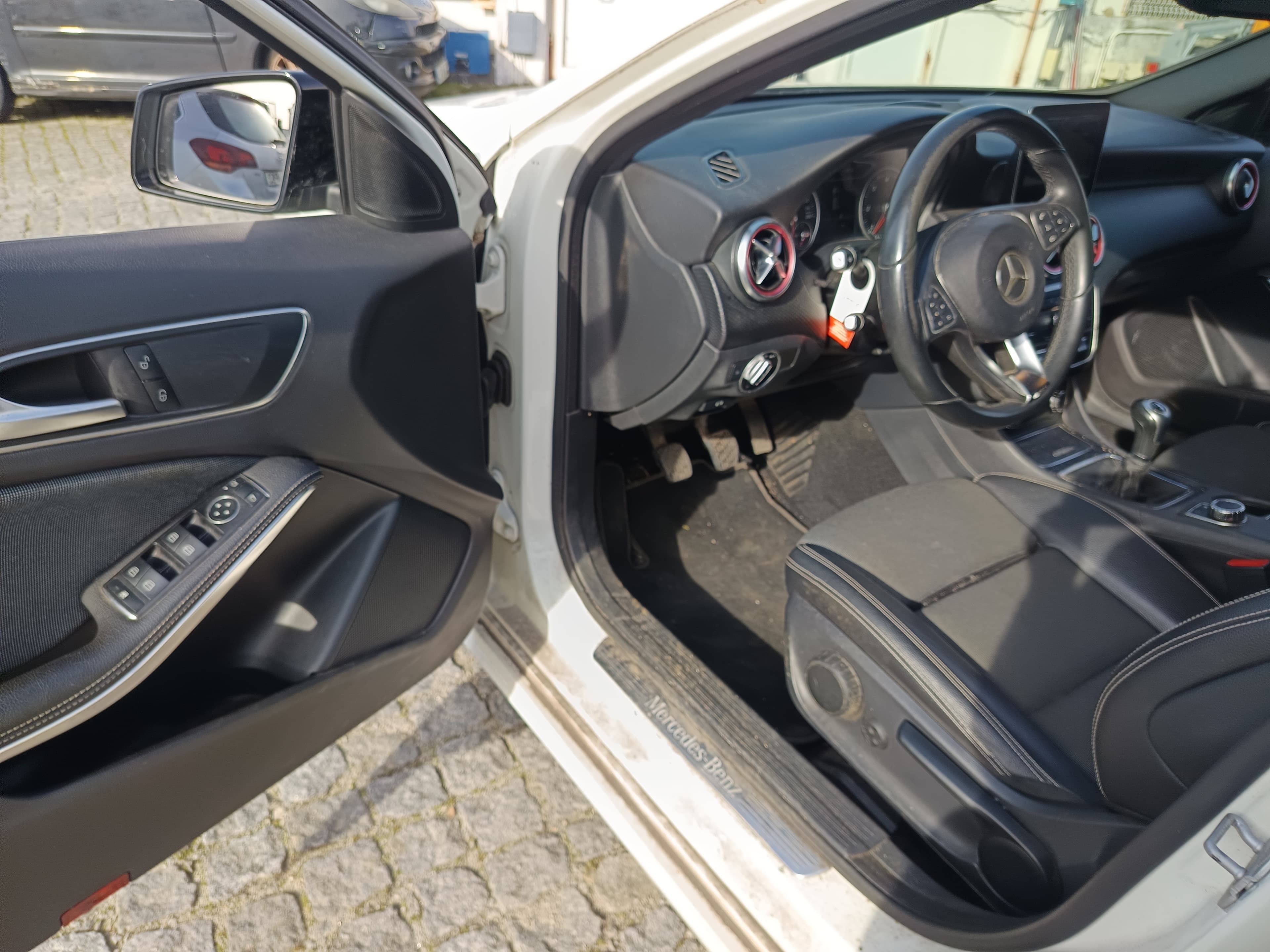 Mercedes-Benz A180 · Ano 2017 — imagem 31