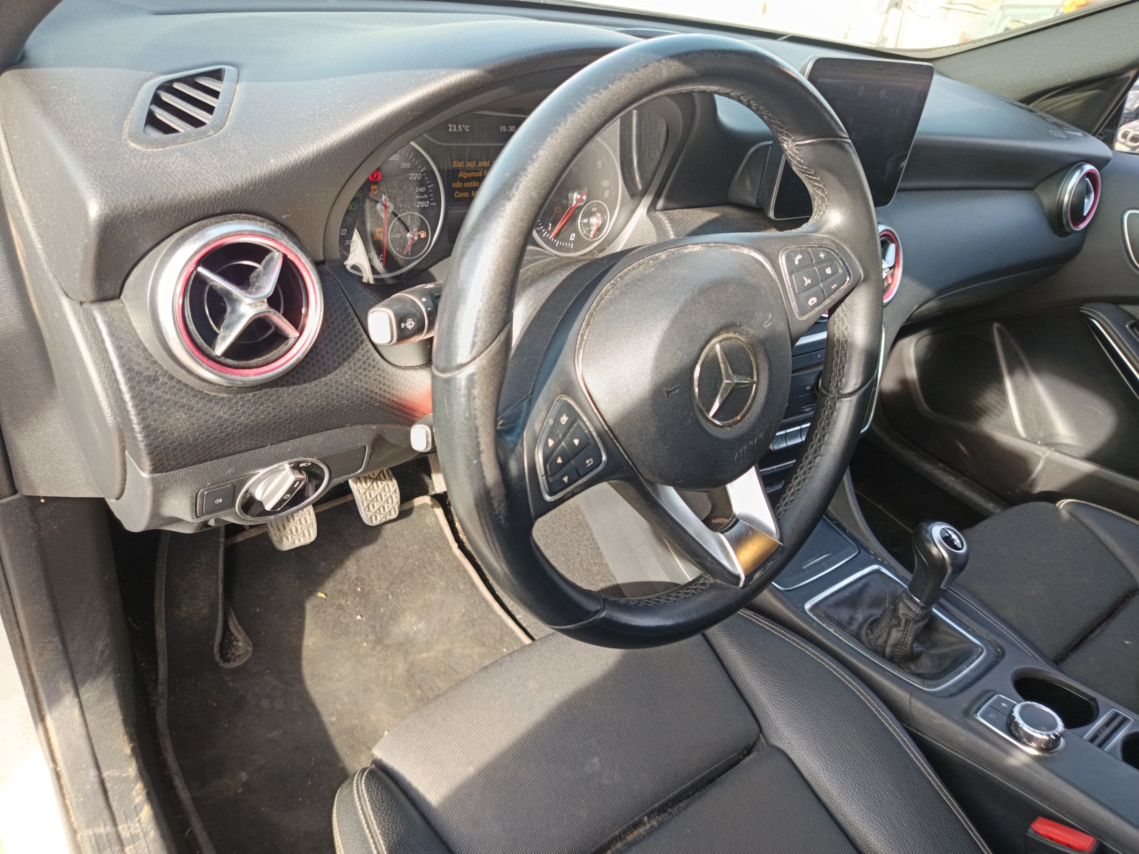 Mercedes-Benz A180 · Ano 2017 — imagem 35