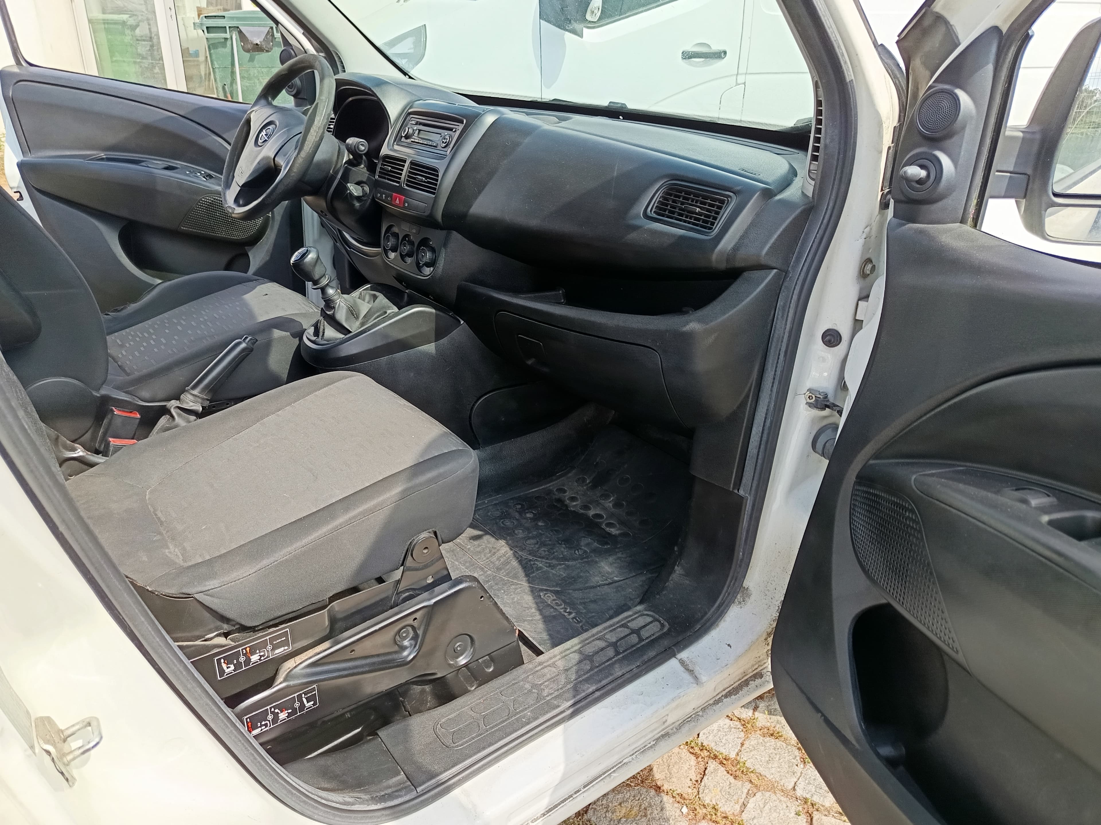 Opel Combo 1.6 CDTI · Ano 2016 — imagen 21