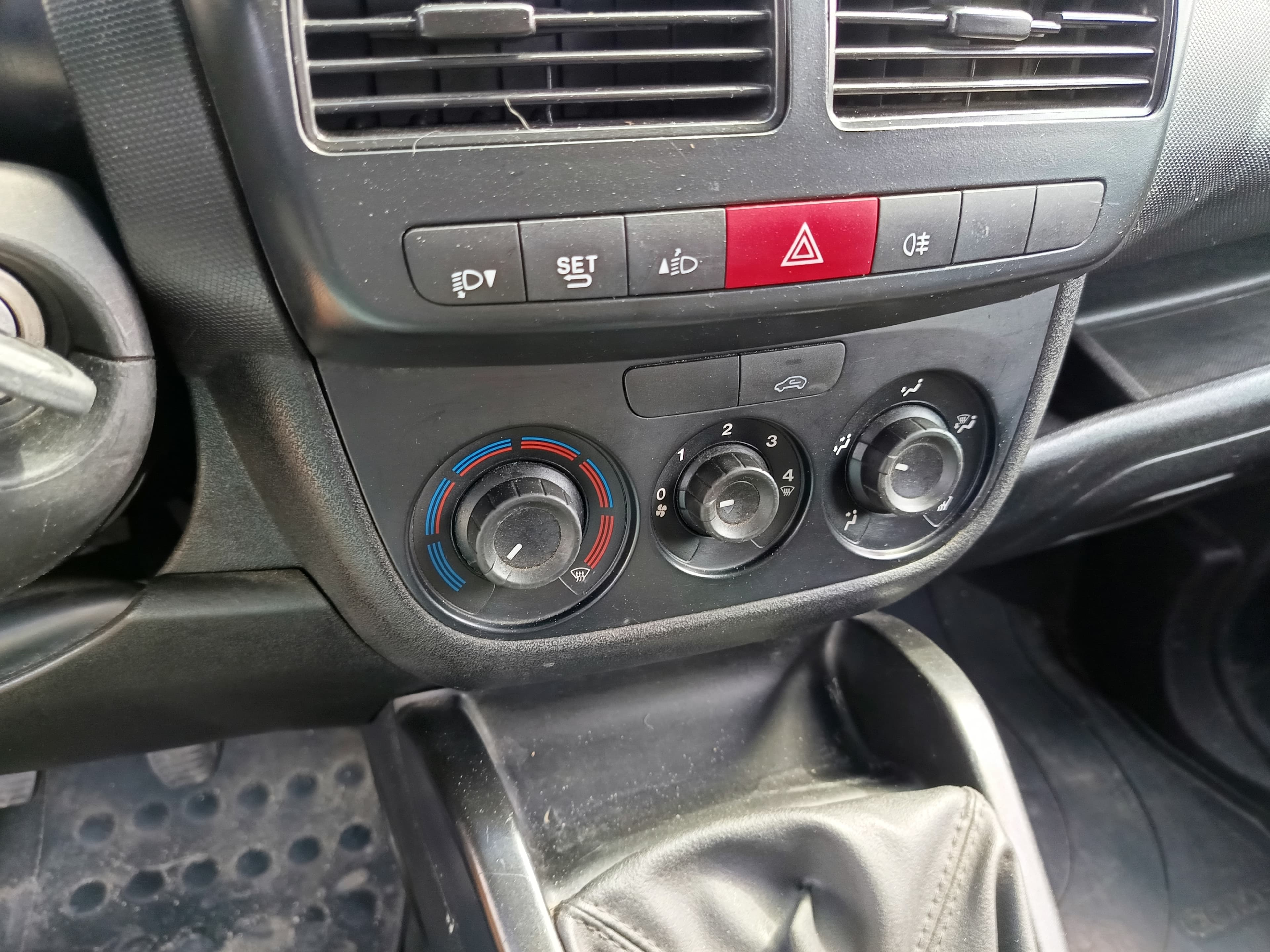 Opel Combo 1.6 CDTI · Ano 2016 — imagen 31
