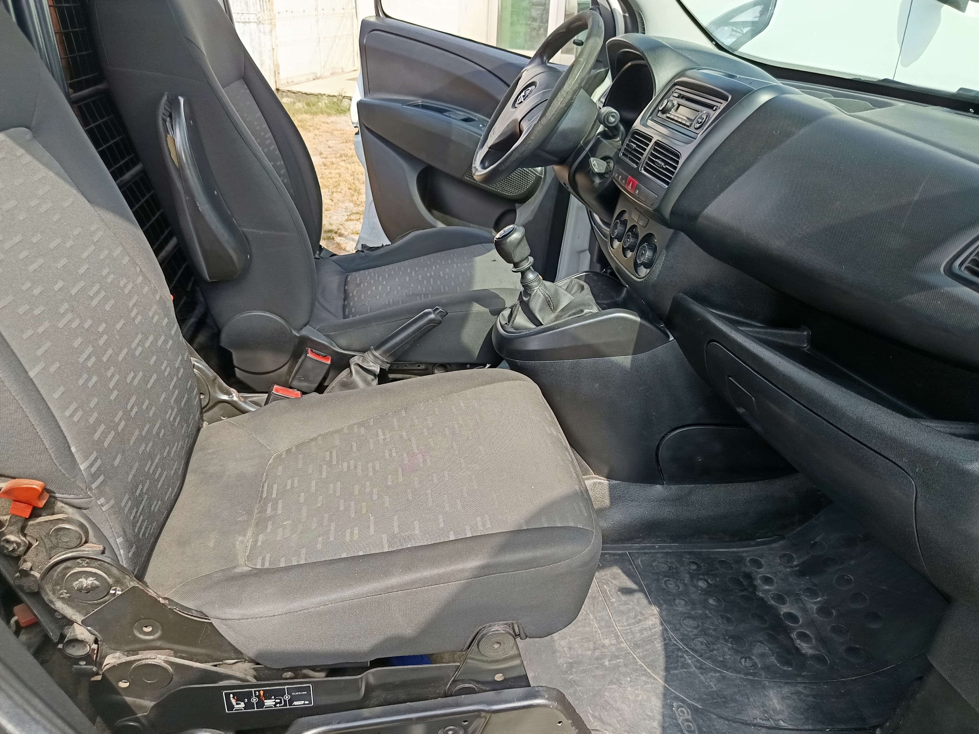 Opel Combo 1.6 CDTI · Ano 2016 — imagen 23