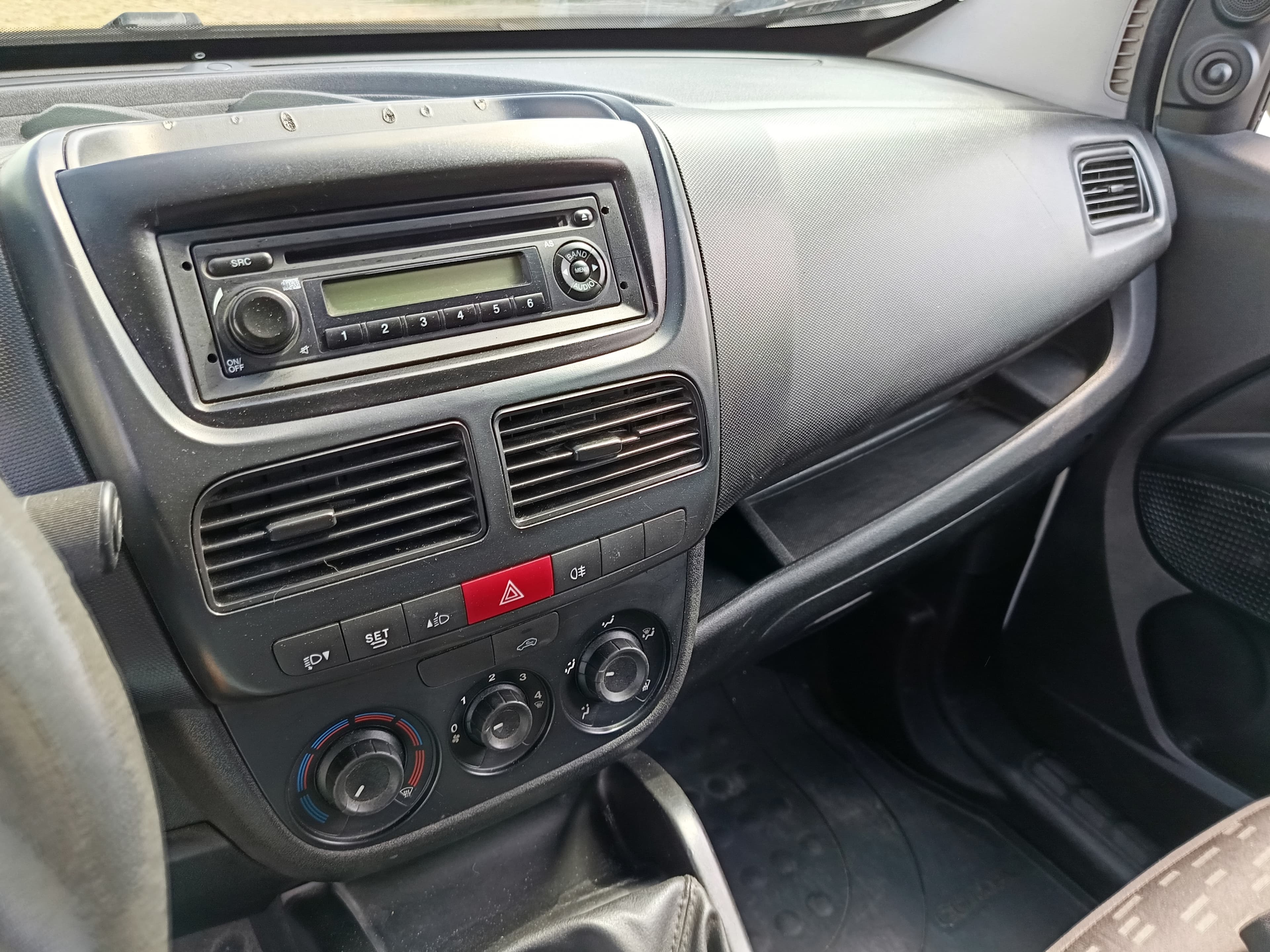Opel Combo 1.6 CDTI · Ano 2016 — imagen 30