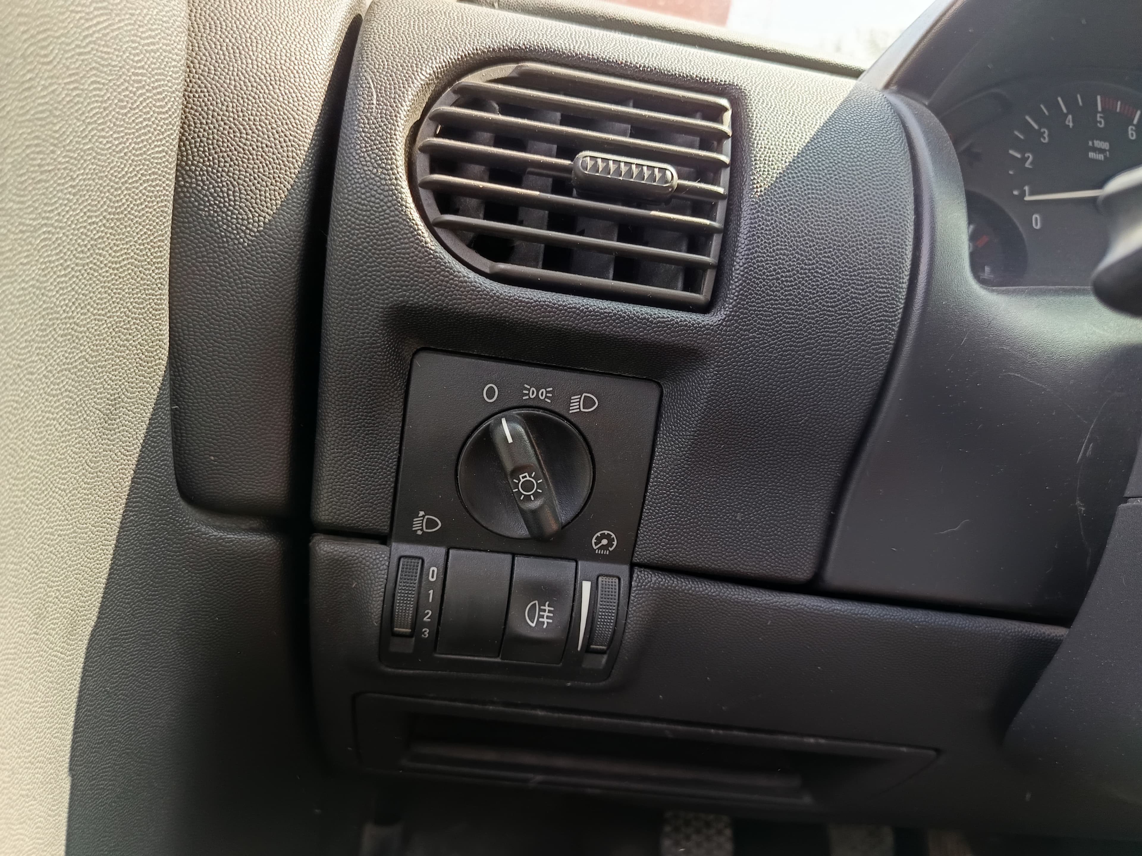 Opel Combo CDTI · Ano 2010 — imagem 31