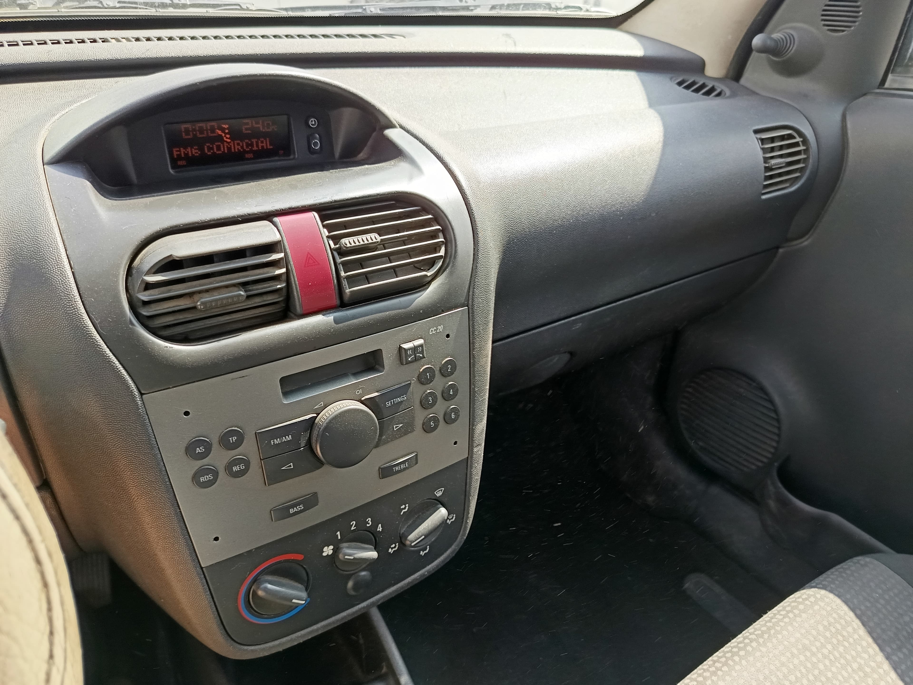 Opel Combo CDTI · Ano 2010 — imagem 25
