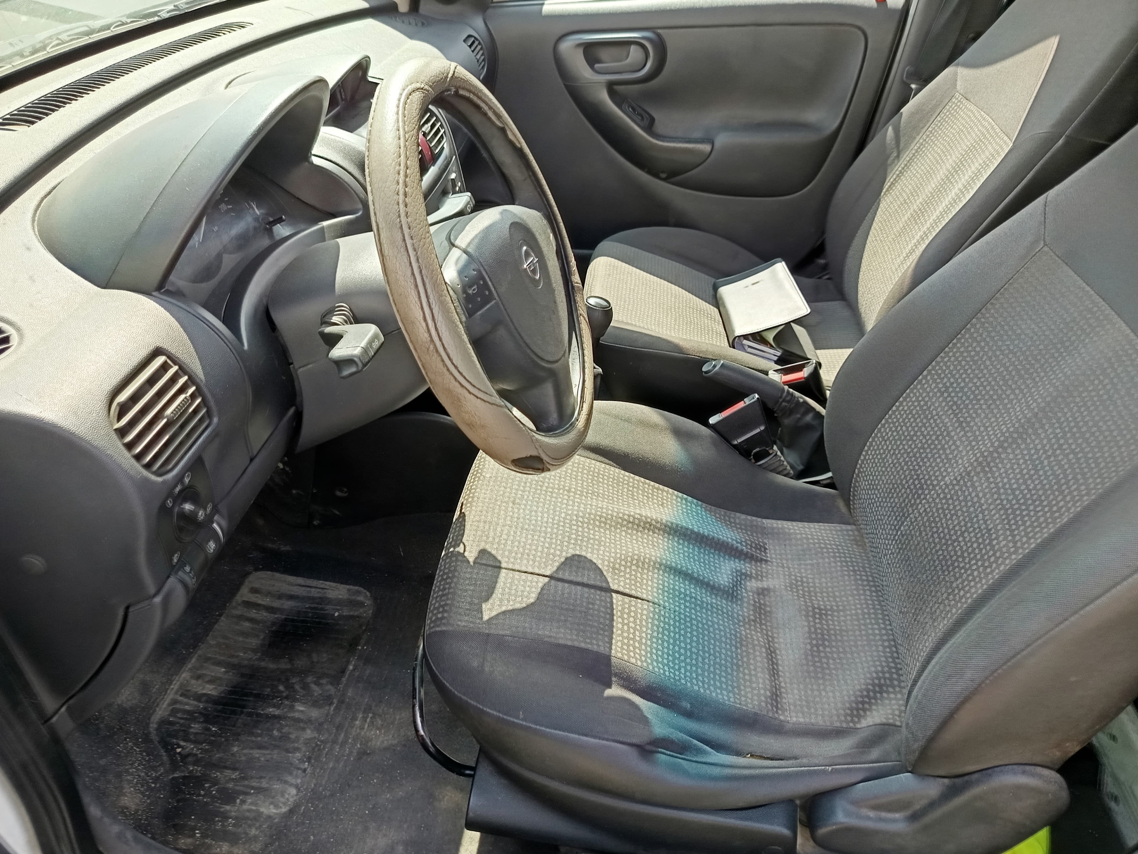 Opel Combo CDTI · Ano 2010 — imagem 23