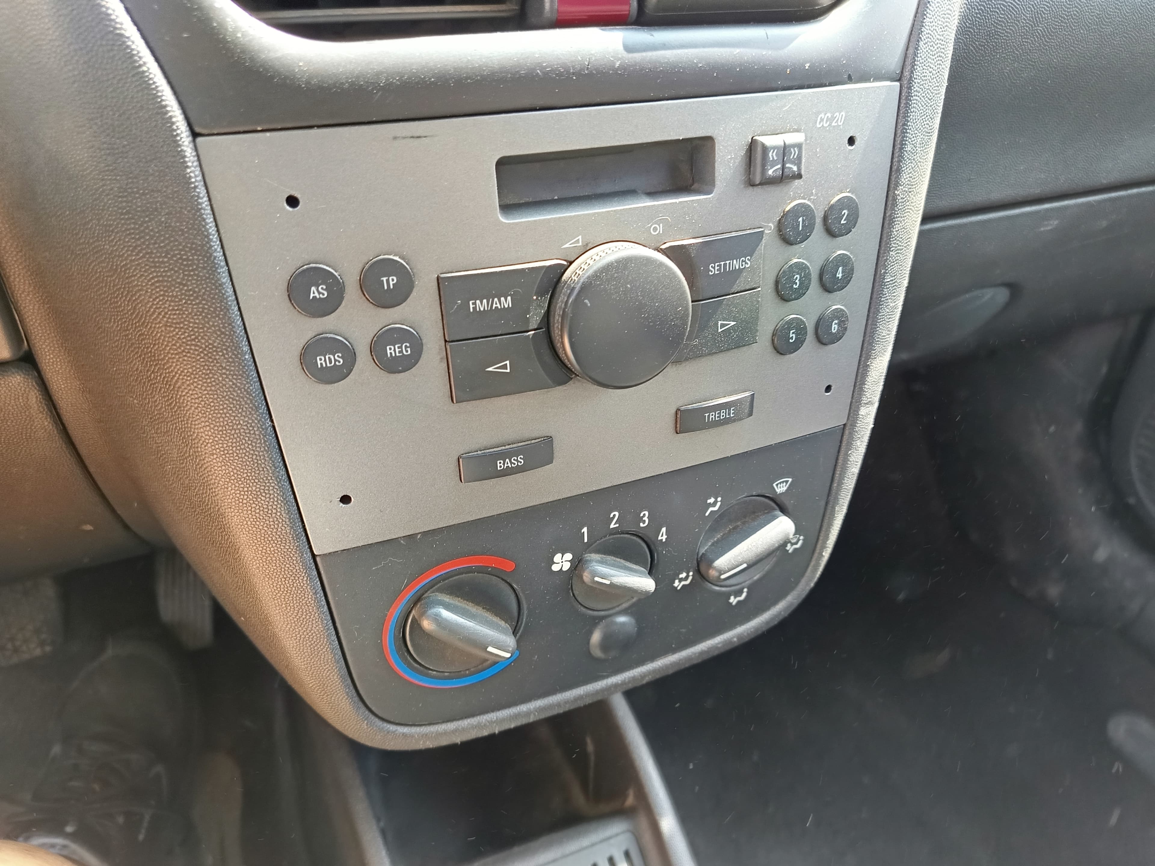 Opel Combo CDTI · Ano 2010 — imagem 26