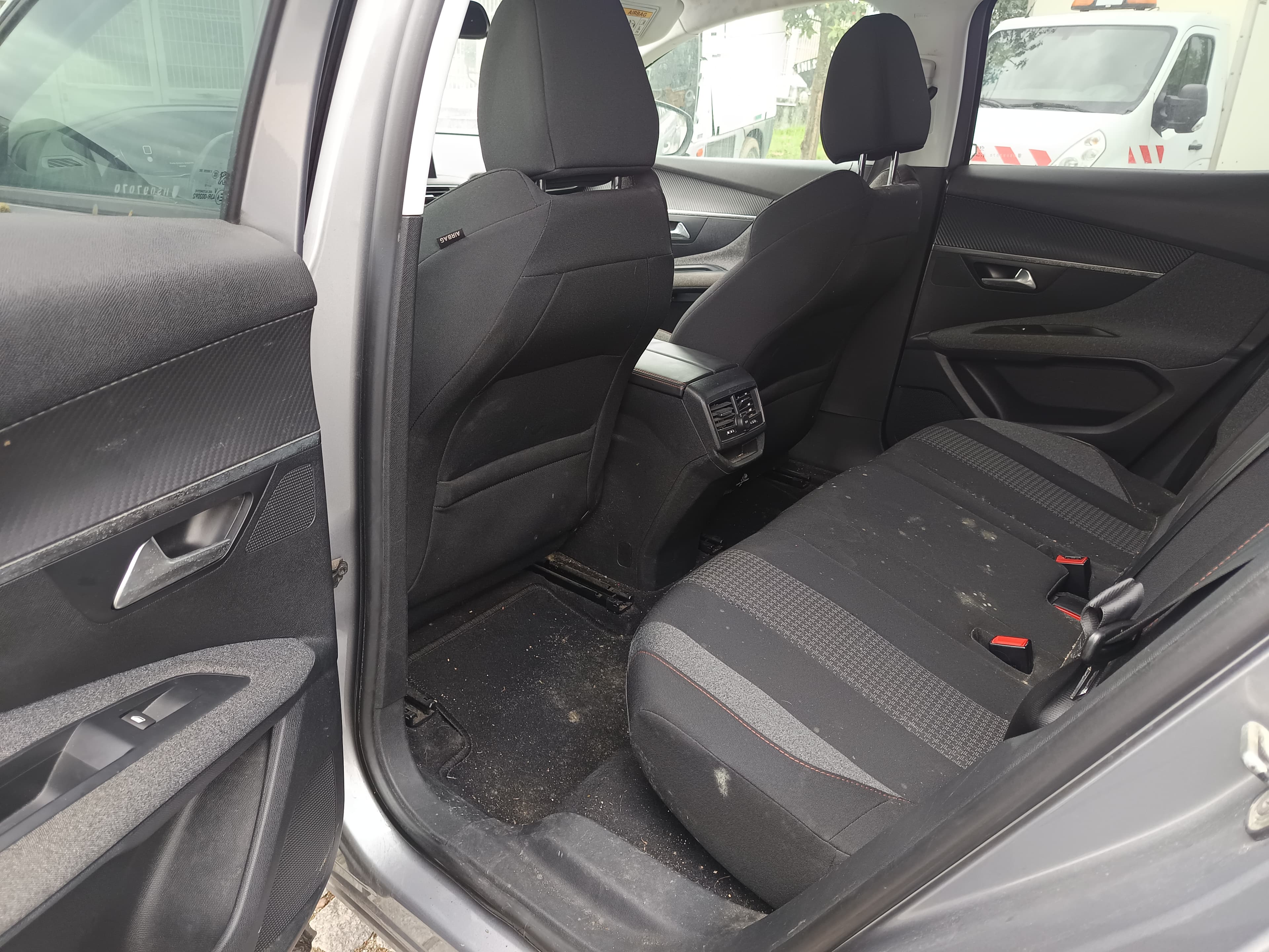 Peugeot 3008 · Ano 2017 — image 36