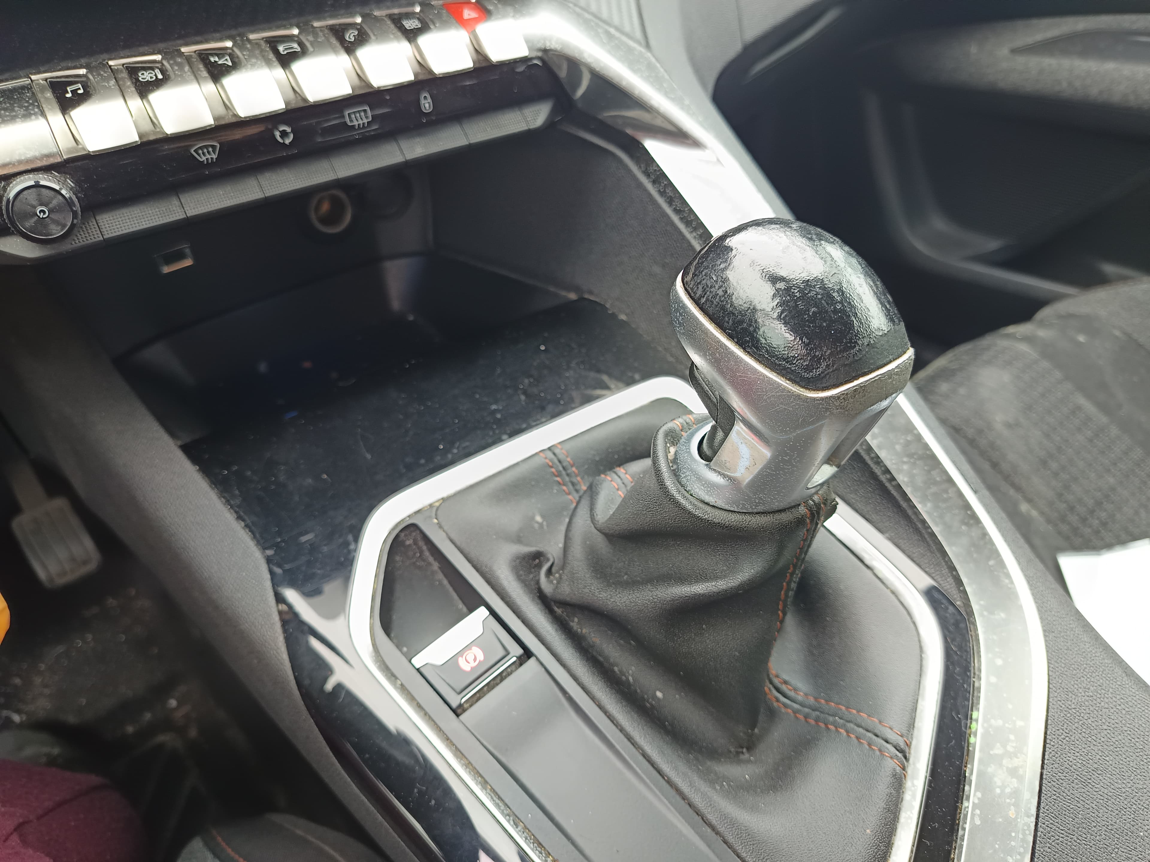 Peugeot 3008 · Ano 2017 — image 20