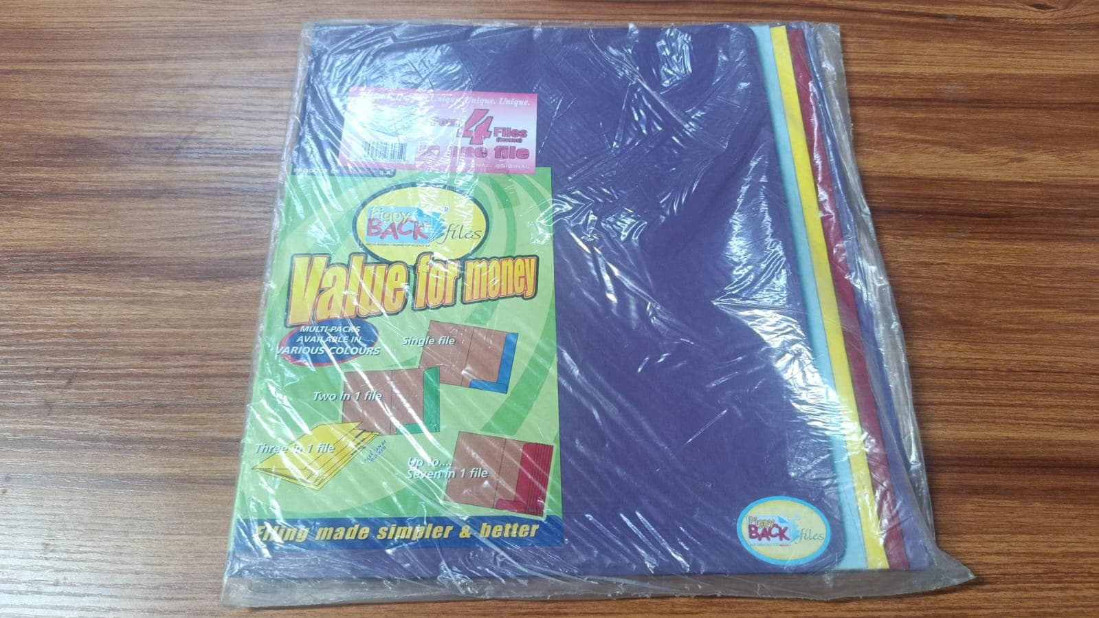 Pastas com quatro divisórias