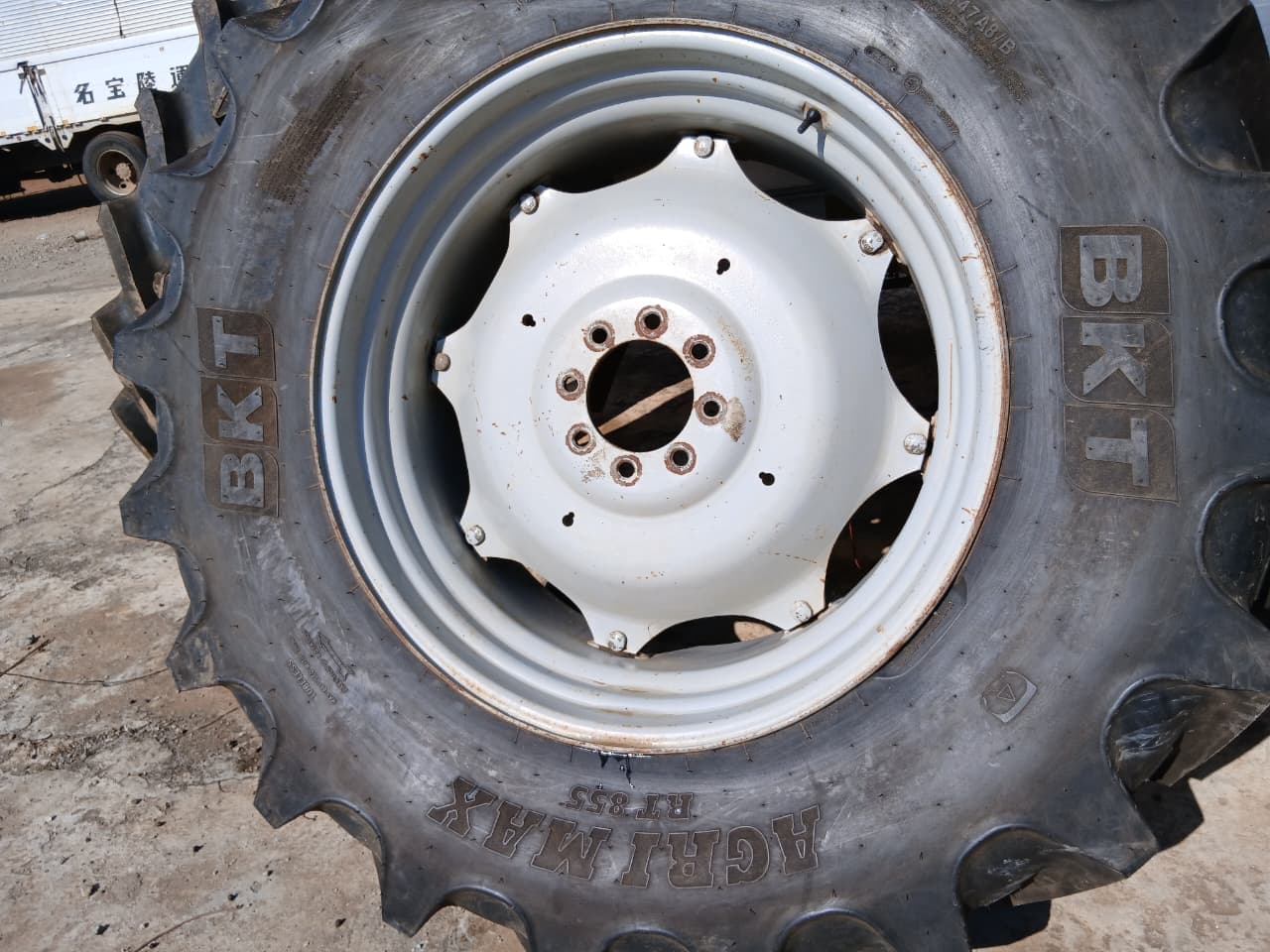 Pneus de Tractor com Jantes