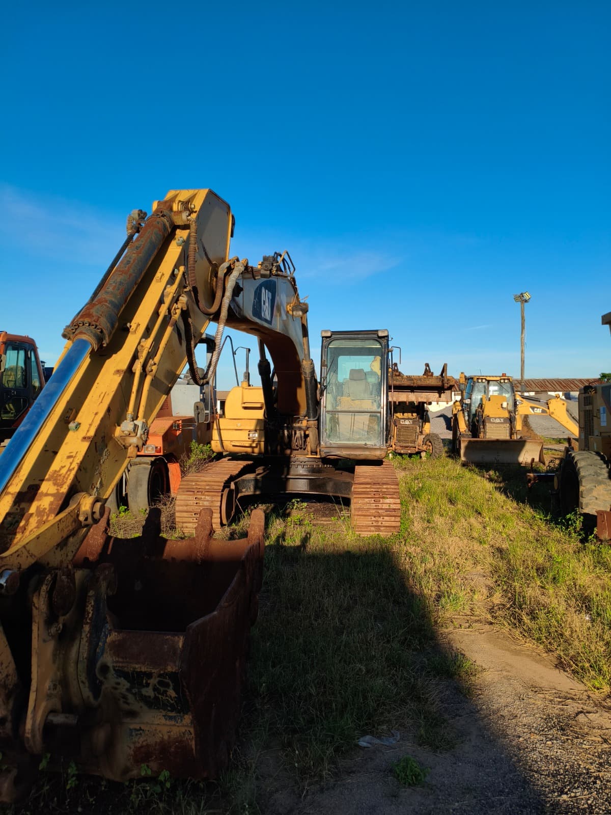 Excavator 25t - 2010 — image 2