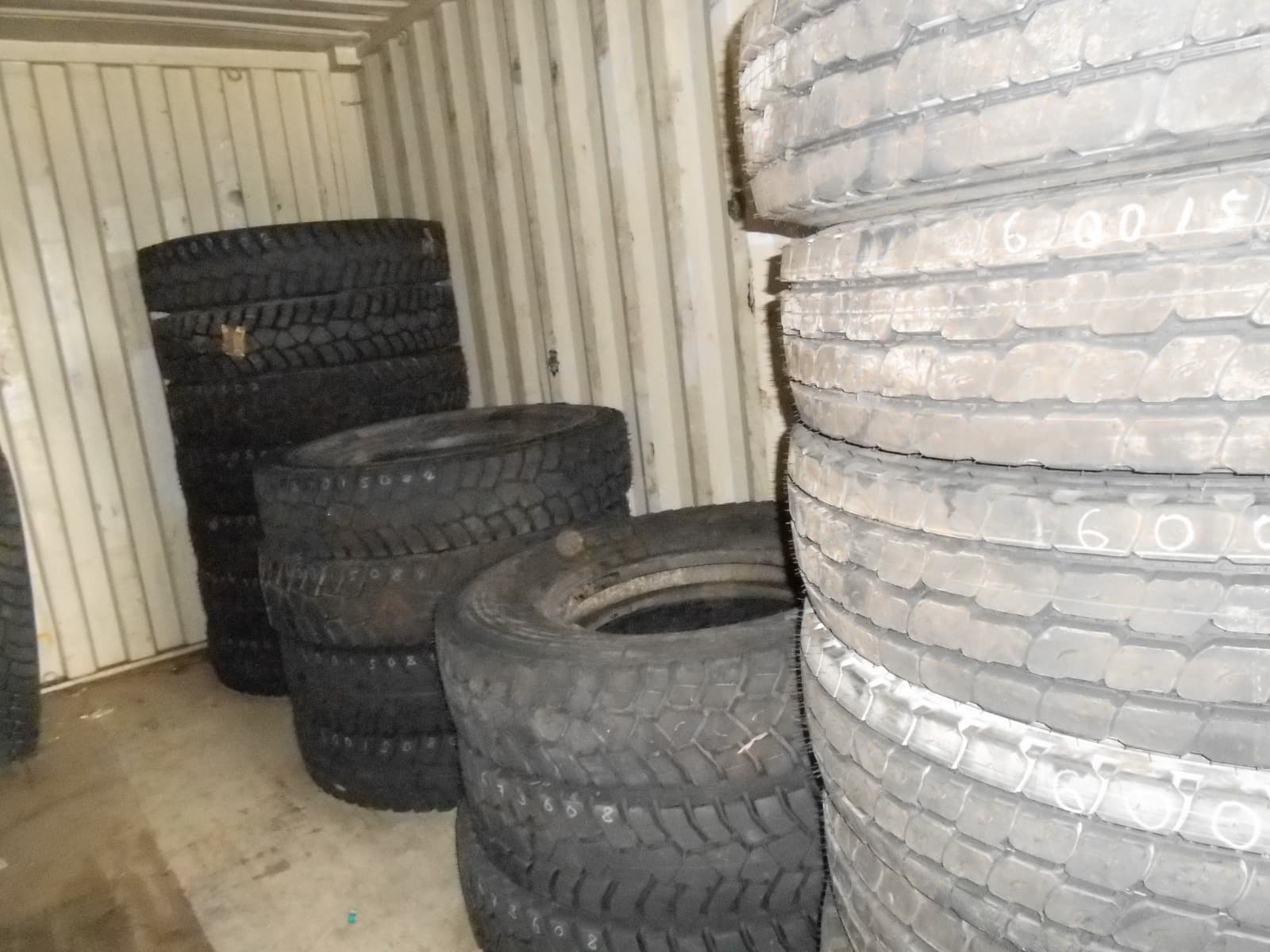 Tires — imagen 3