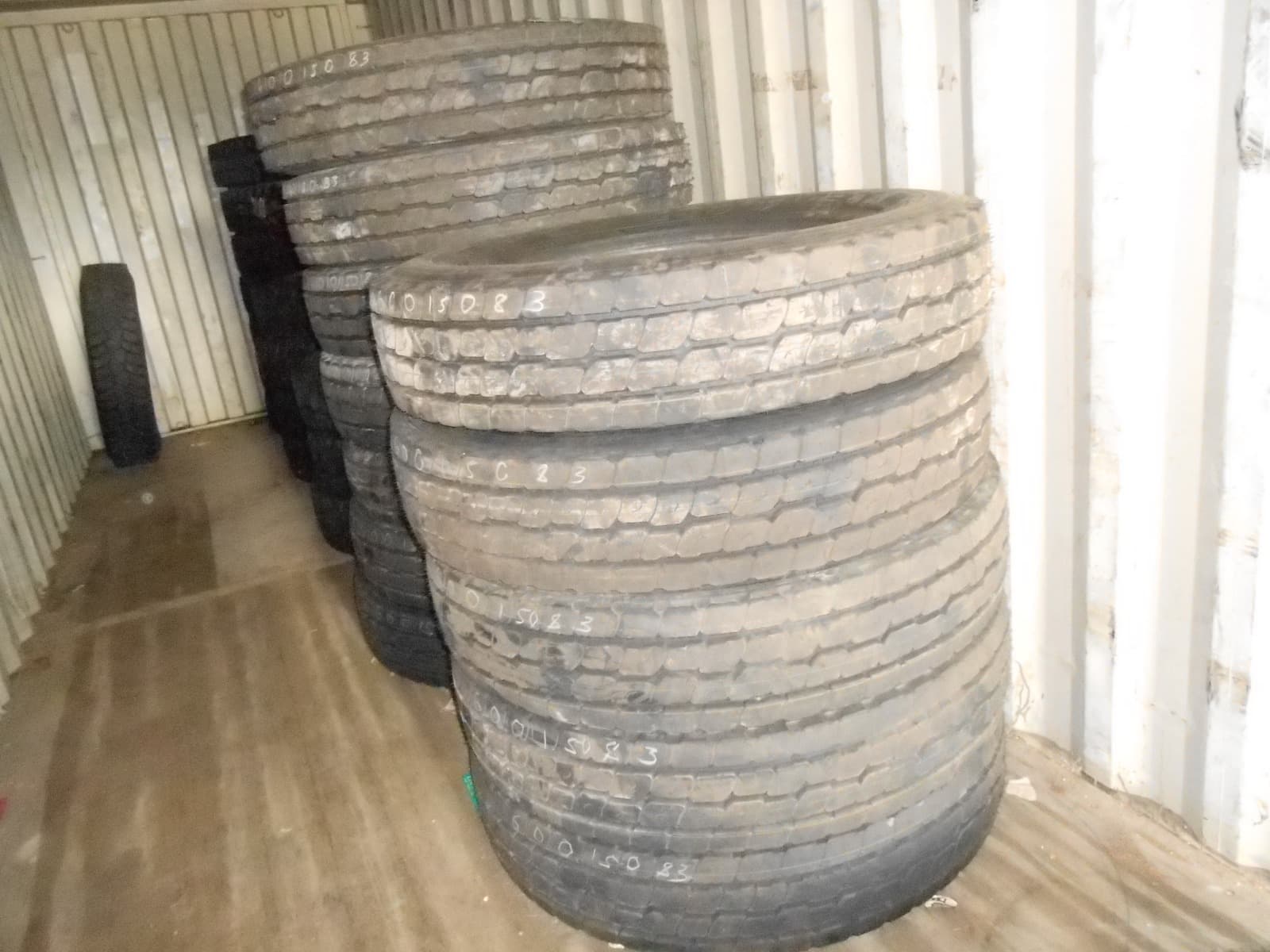 Tires — imagen 2