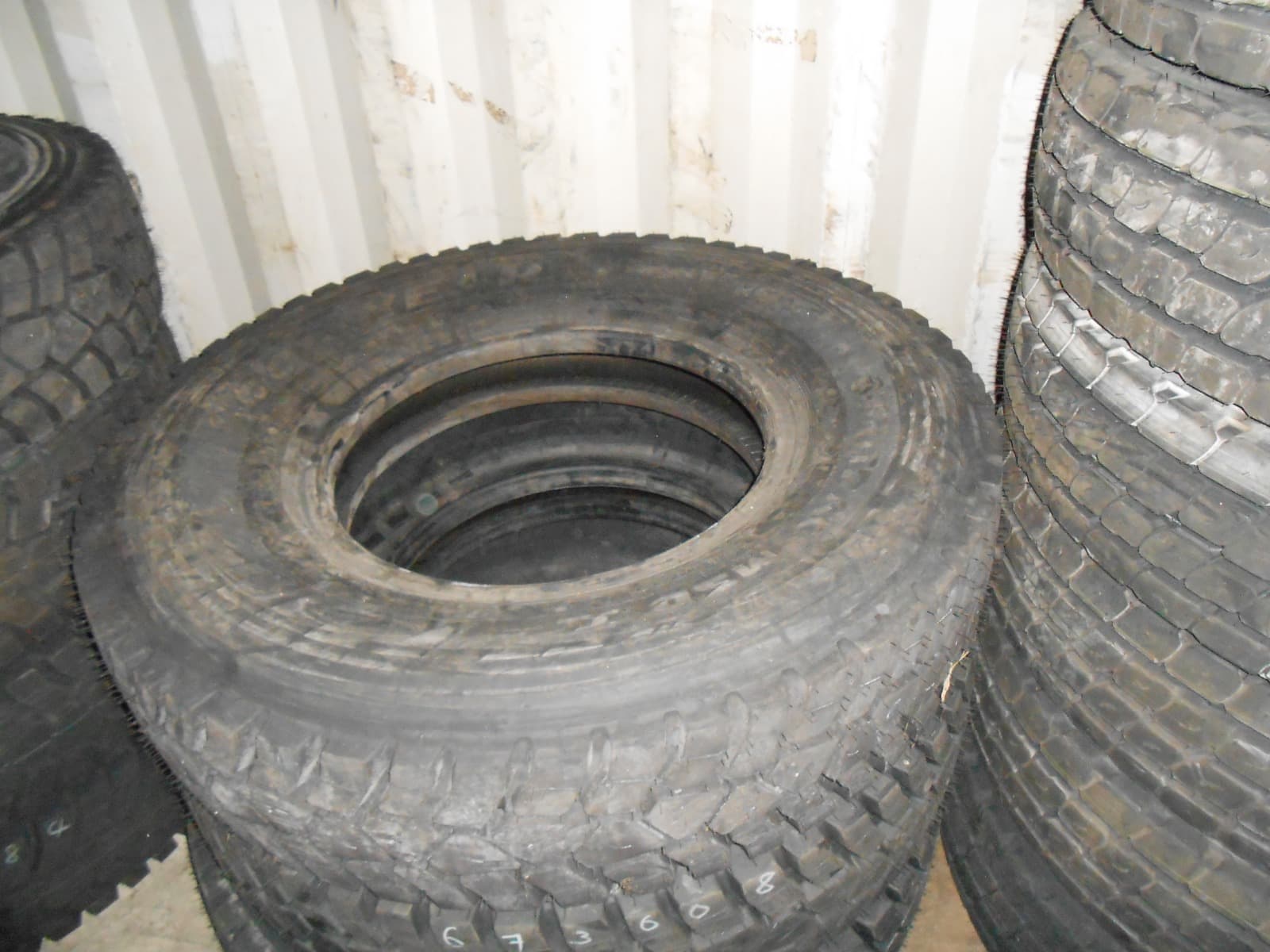 Tires — imagen 1