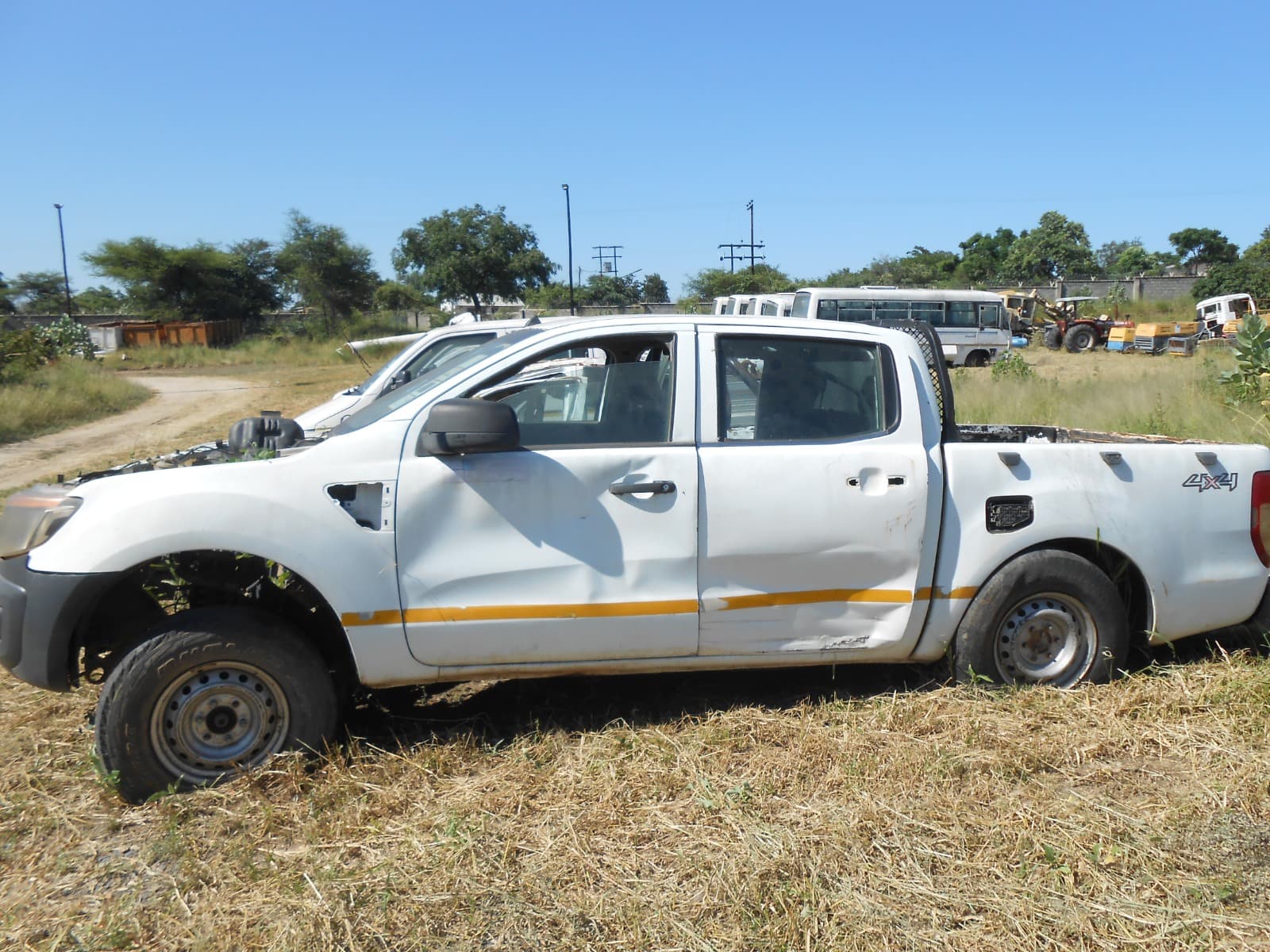 D/ Cab Pickup 4x4 - 2012 — imagem 3