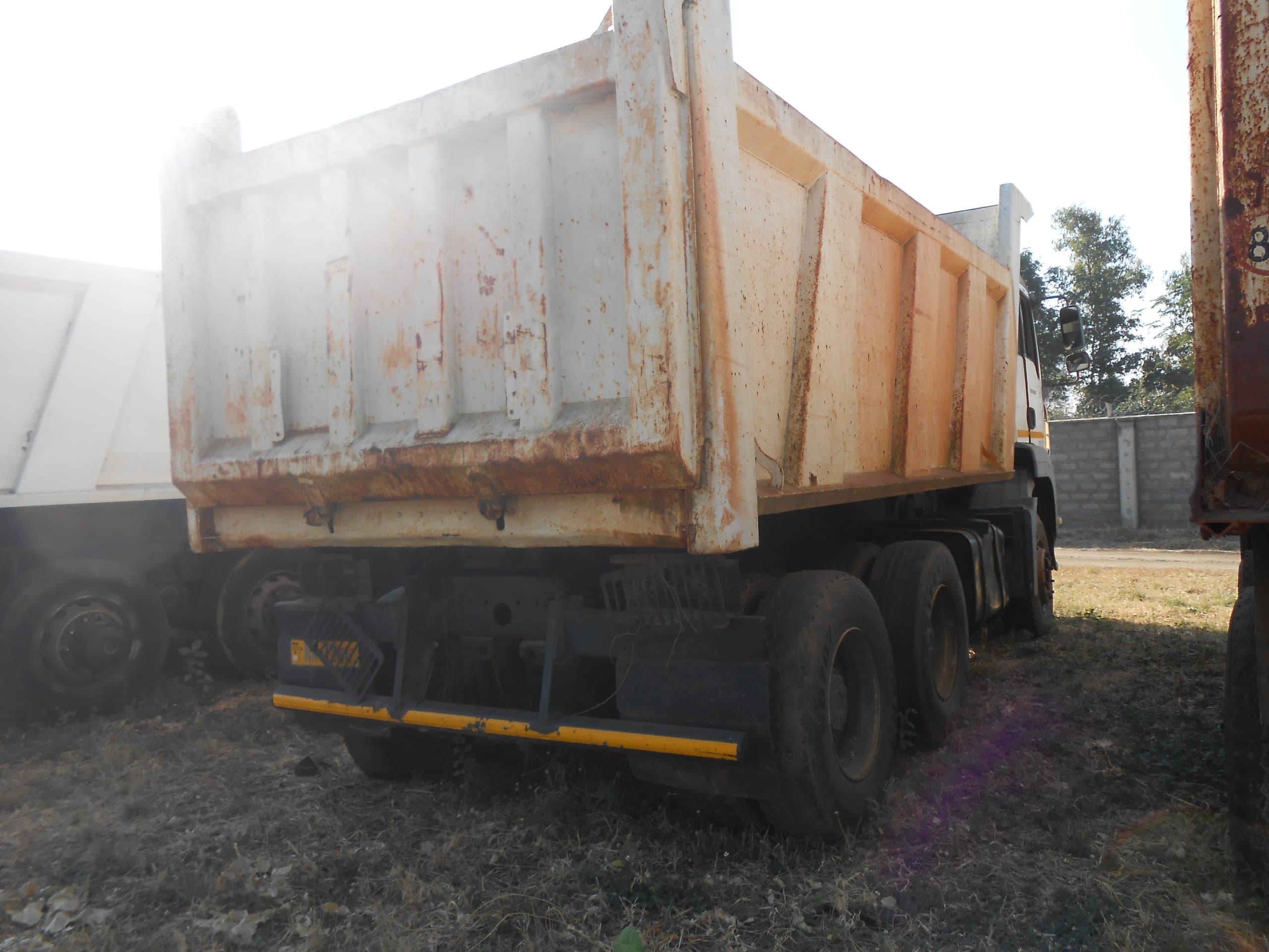 Tipper Truck 26t (6X4) - 2007 — imagen 5